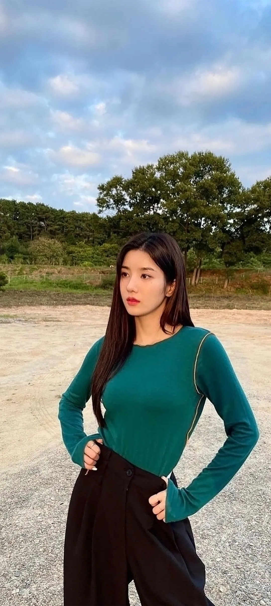 วอลเปเปอร์ หน้าจอล็อก มือถือ Kwon Eun-bi Open 4K HD ดาวน์โหลด — IZ*ONE