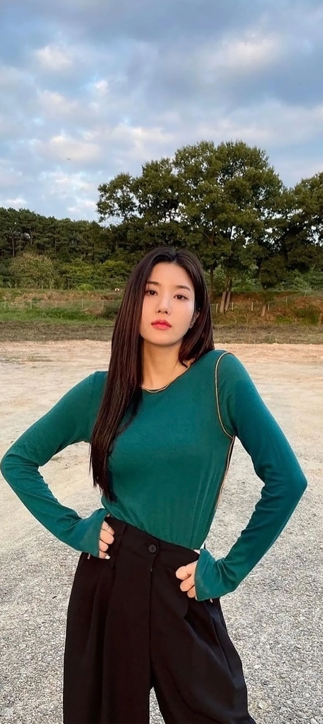 วอลเปเปอร์ หน้าจอล็อก มือถือ Kwon Eun-bi Open 4K HD ดาวน์โหลด — IZ*ONE