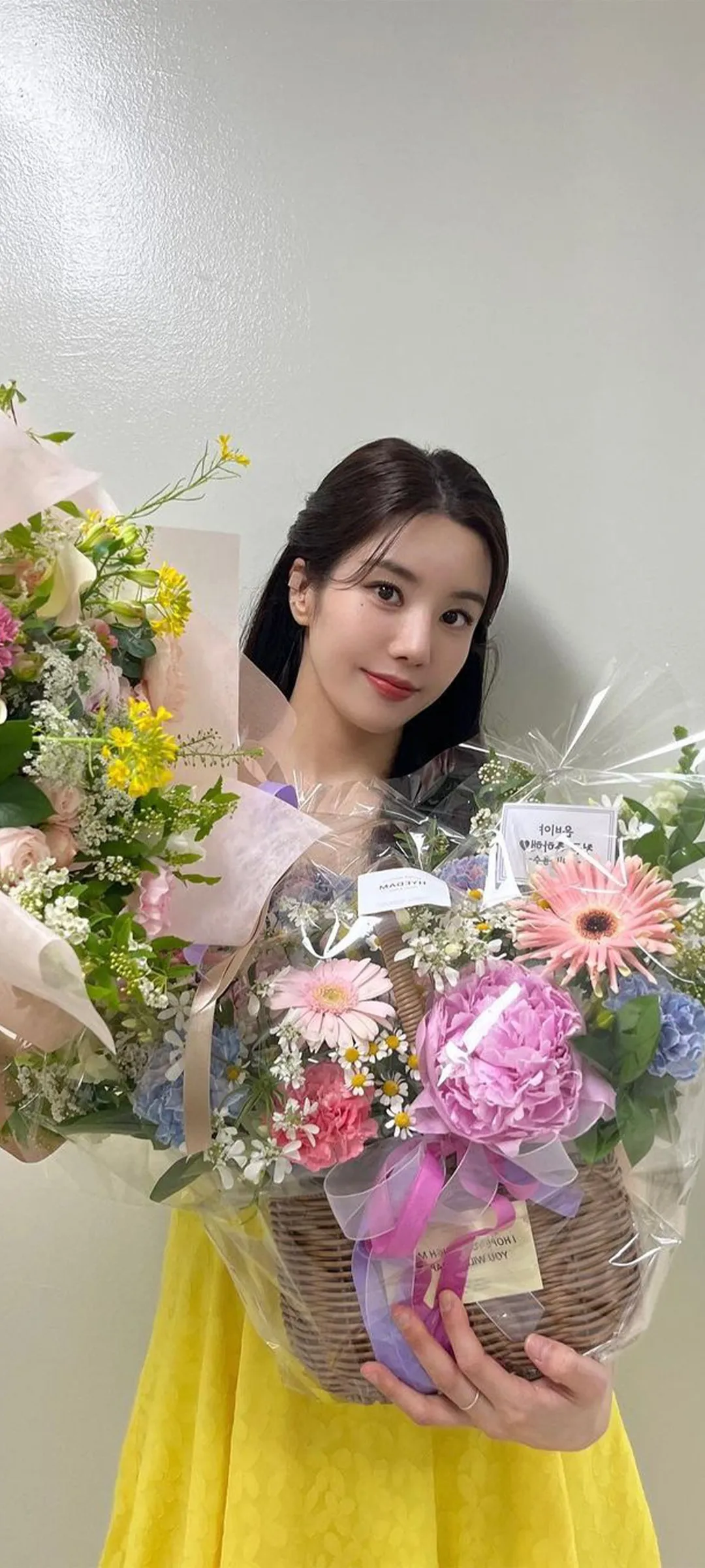 วอลเปเปอร์ หน้าจอล็อก มือถือ Kwon Eun-bi 4K HD ดาวน์โหลด — IZ*ONE