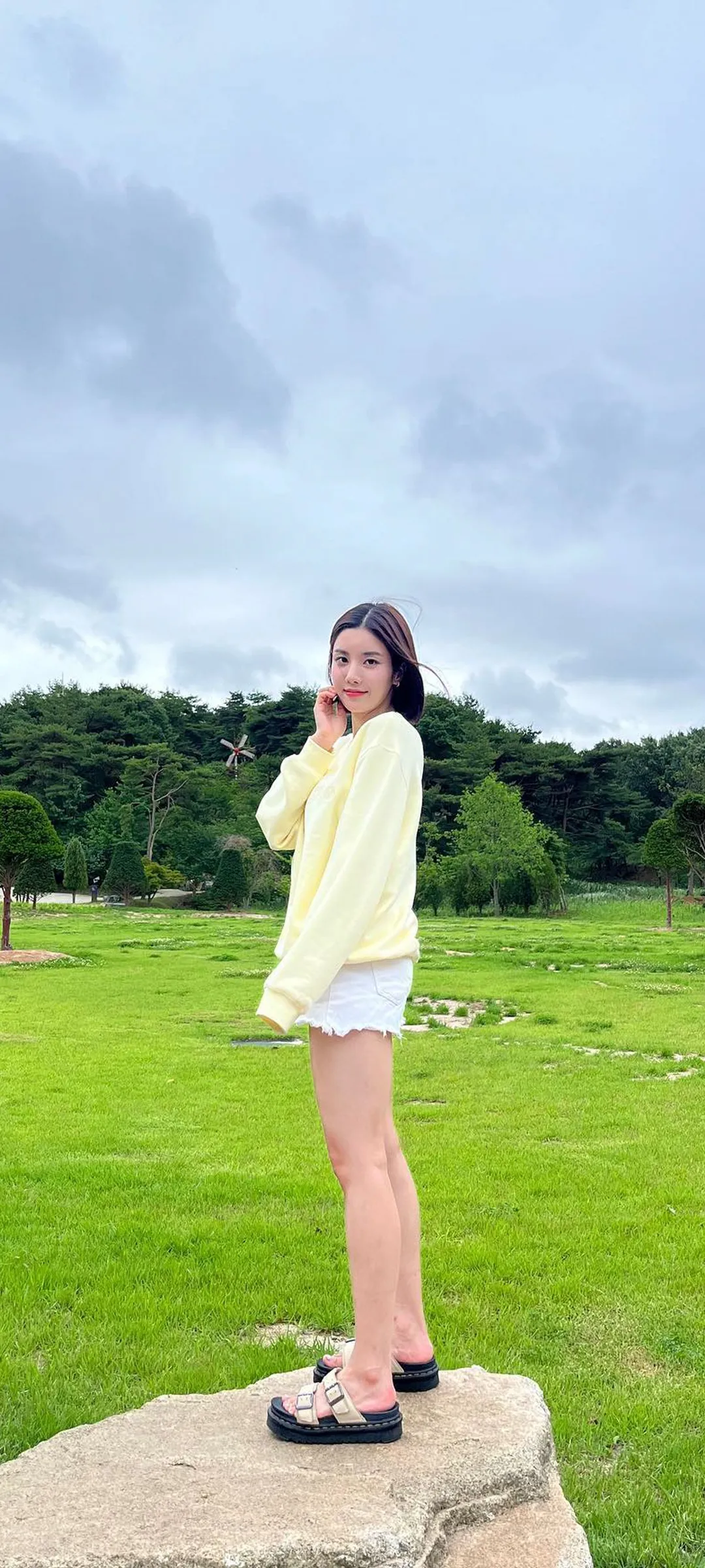 วอลเปเปอร์ หน้าจอล็อก มือถือ Kwon Eun-bi 4K HD ดาวน์โหลด — IZ*ONE