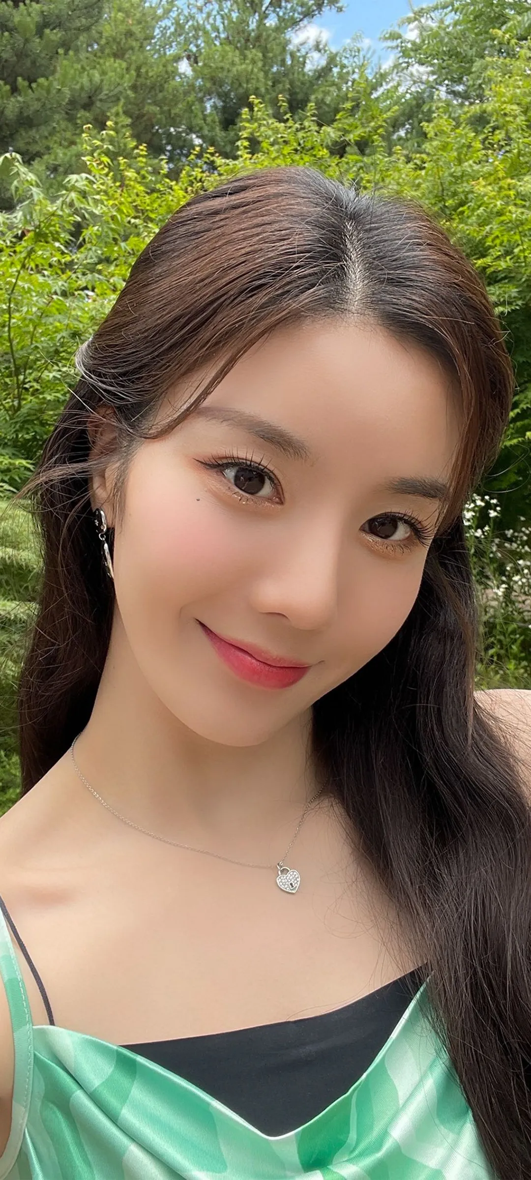 วอลเปเปอร์ หน้าจอล็อก มือถือ Kwon Eun-bi 4K HD ดาวน์โหลด — IZ*ONE