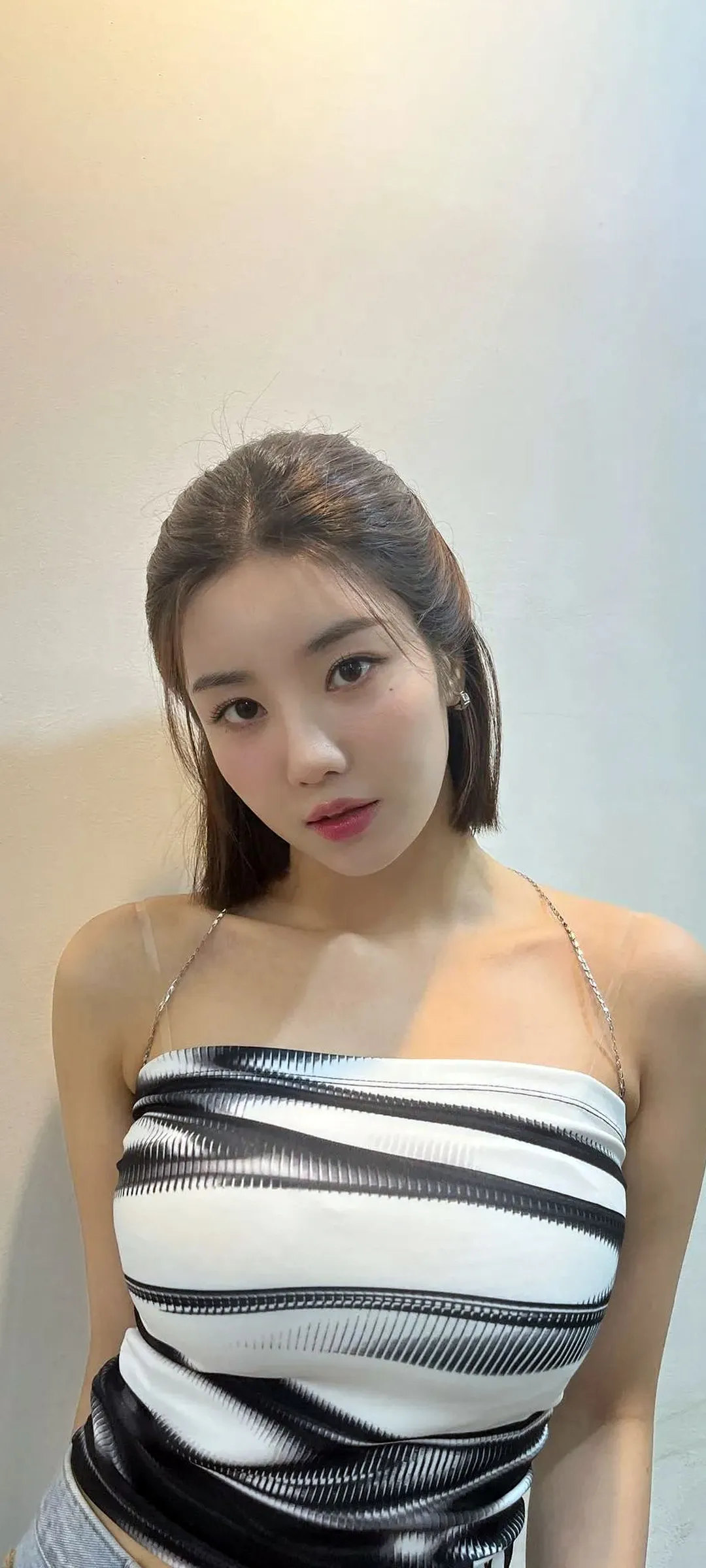 วอลเปเปอร์ หน้าจอล็อก มือถือ Kwon Eun-bi 4K HD ดาวน์โหลด — IZ*ONE