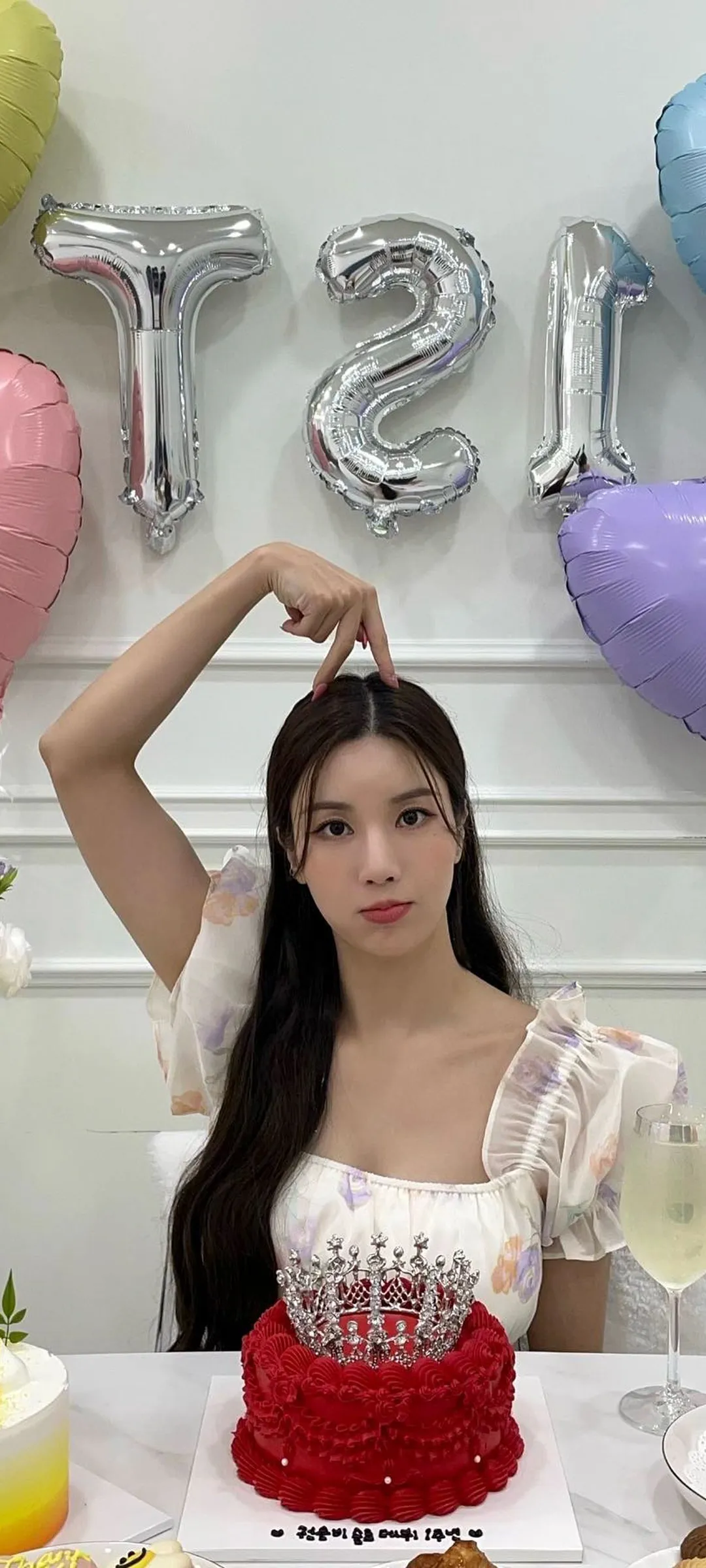 วอลเปเปอร์ หน้าจอล็อก มือถือ Kwon Eun-bi 4K HD ดาวน์โหลด — IZ*ONE