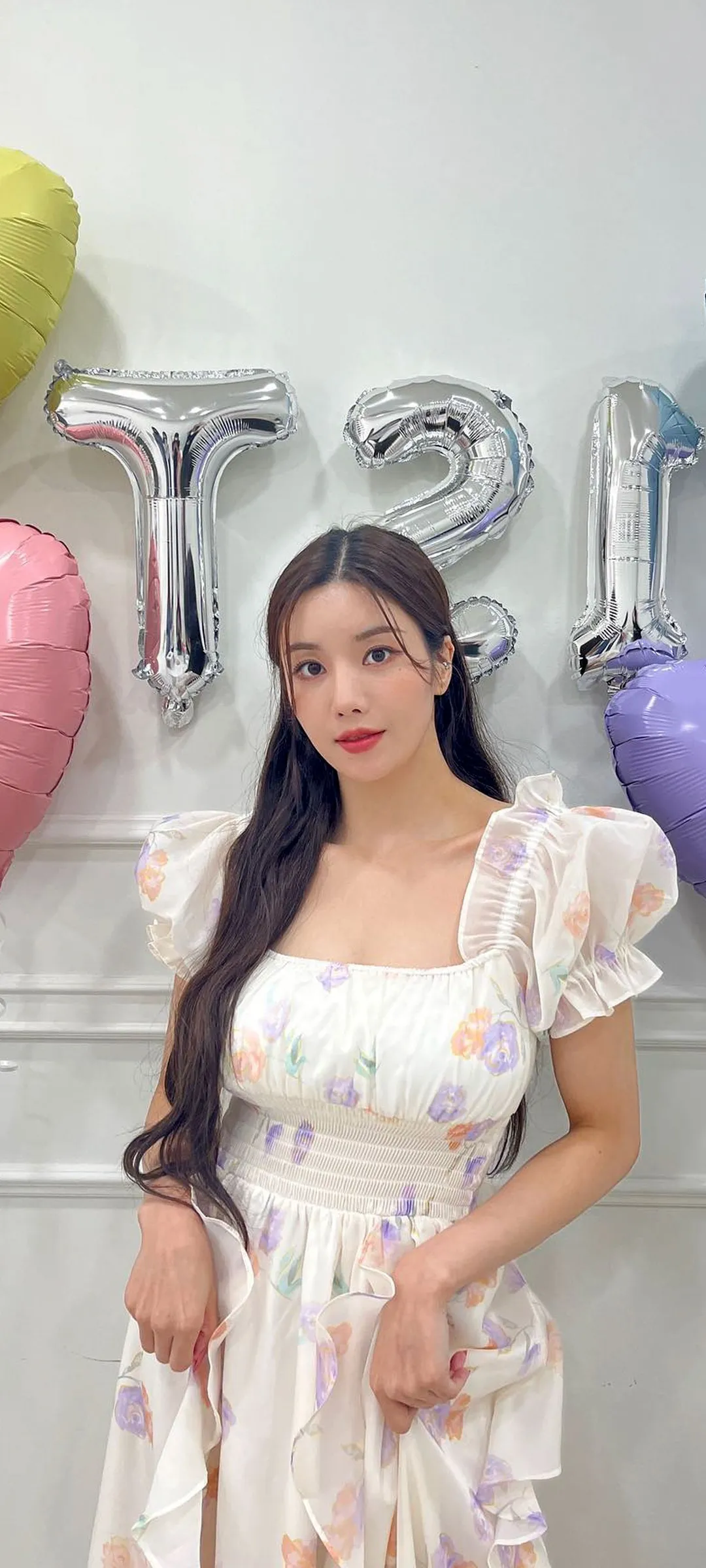 วอลเปเปอร์ หน้าจอล็อก มือถือ Kwon Eun-bi 4K HD ดาวน์โหลด — IZ*ONE