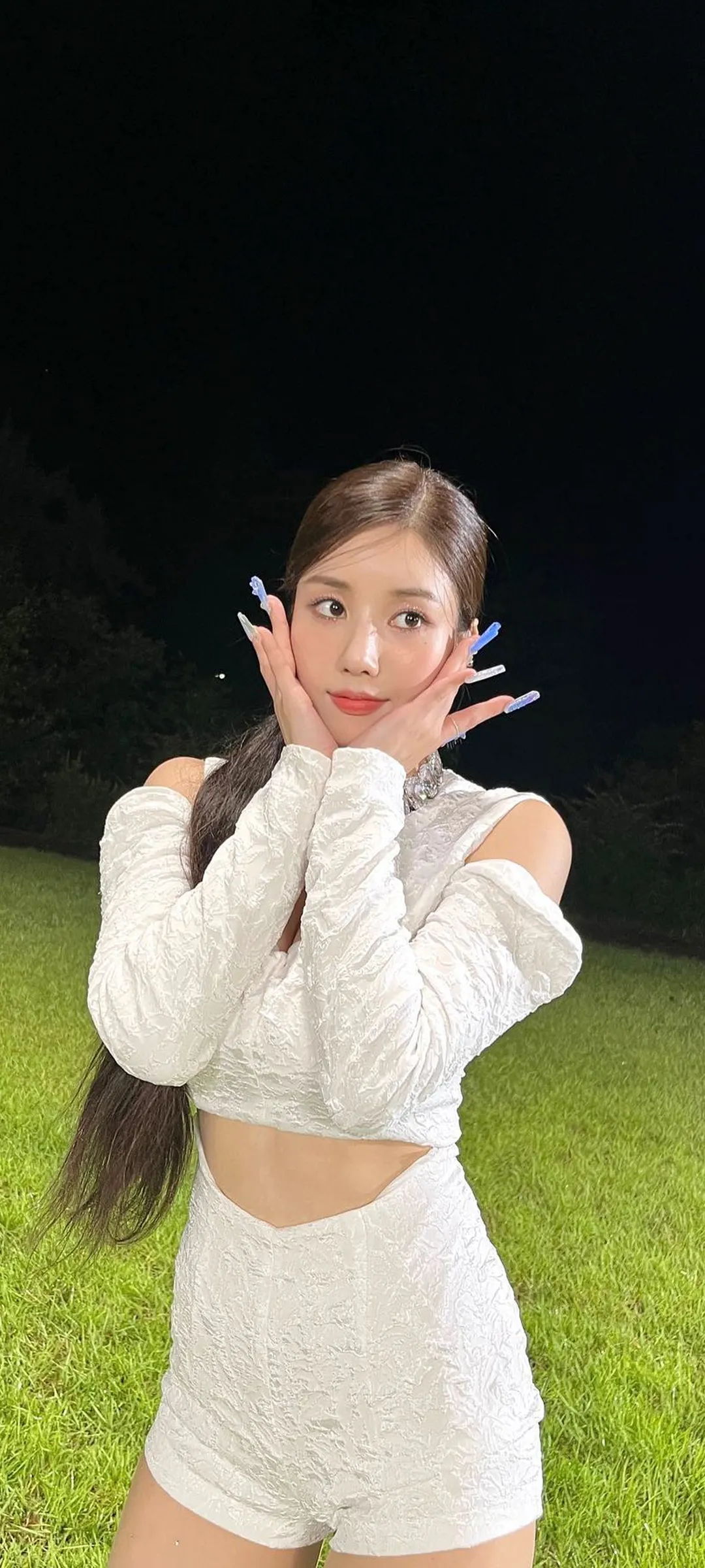 วอลเปเปอร์ หน้าจอล็อก มือถือ Kwon Eun-bi 4K HD ดาวน์โหลด — IZ*ONE