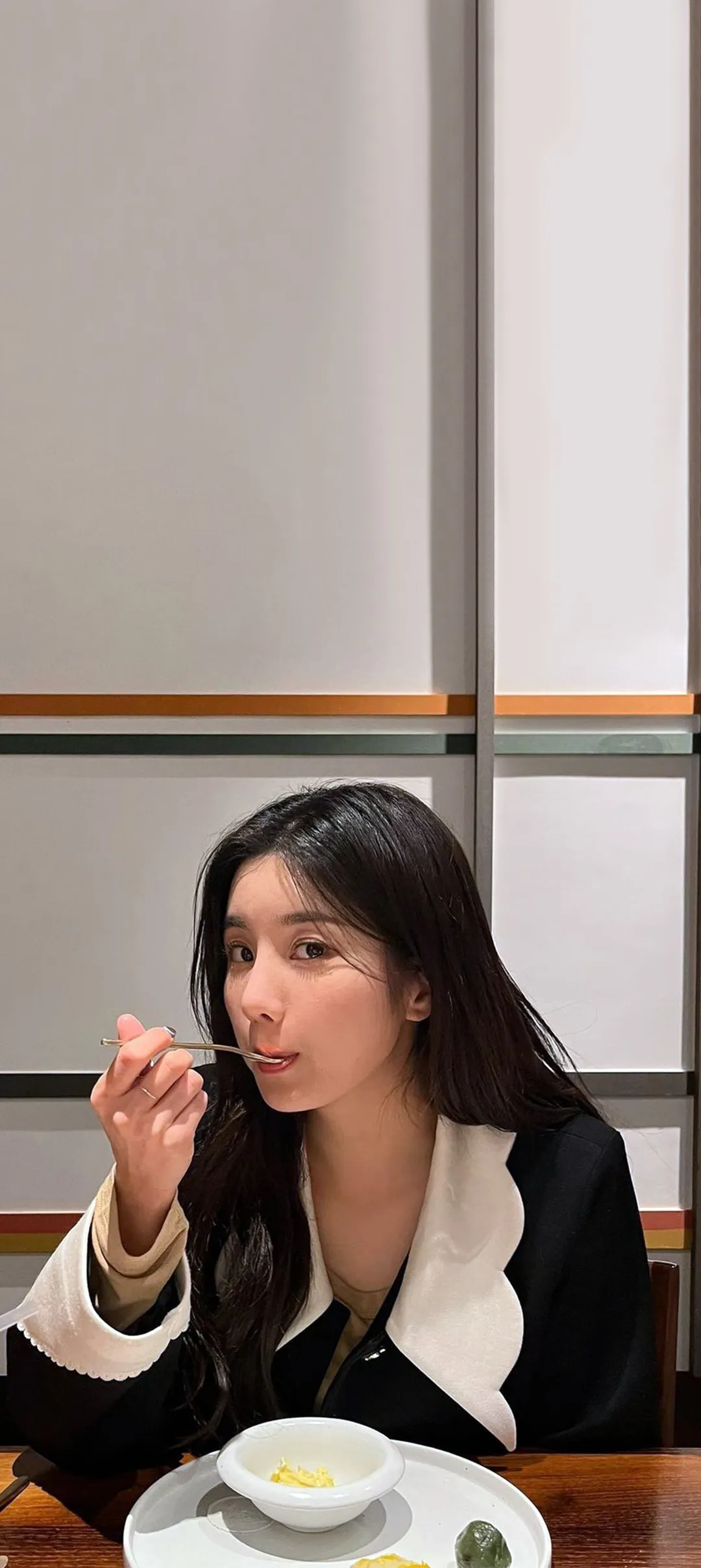 วอลเปเปอร์ หน้าจอล็อก มือถือ Kwon Eun-bi Open 4K HD ดาวน์โหลด — IZ*ONE