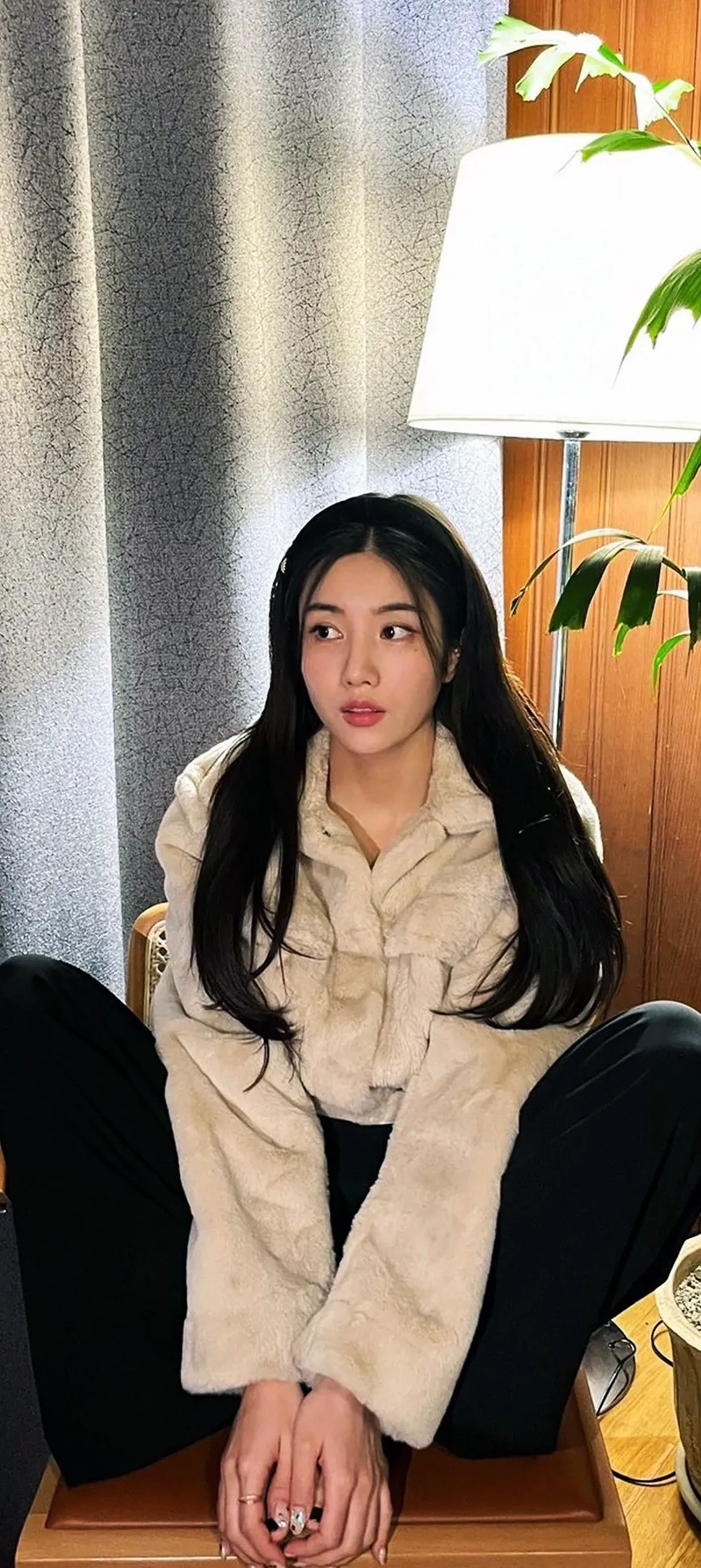 วอลเปเปอร์ หน้าจอล็อก มือถือ Kwon Eun-bi Open 4K HD ดาวน์โหลด — IZ*ONE