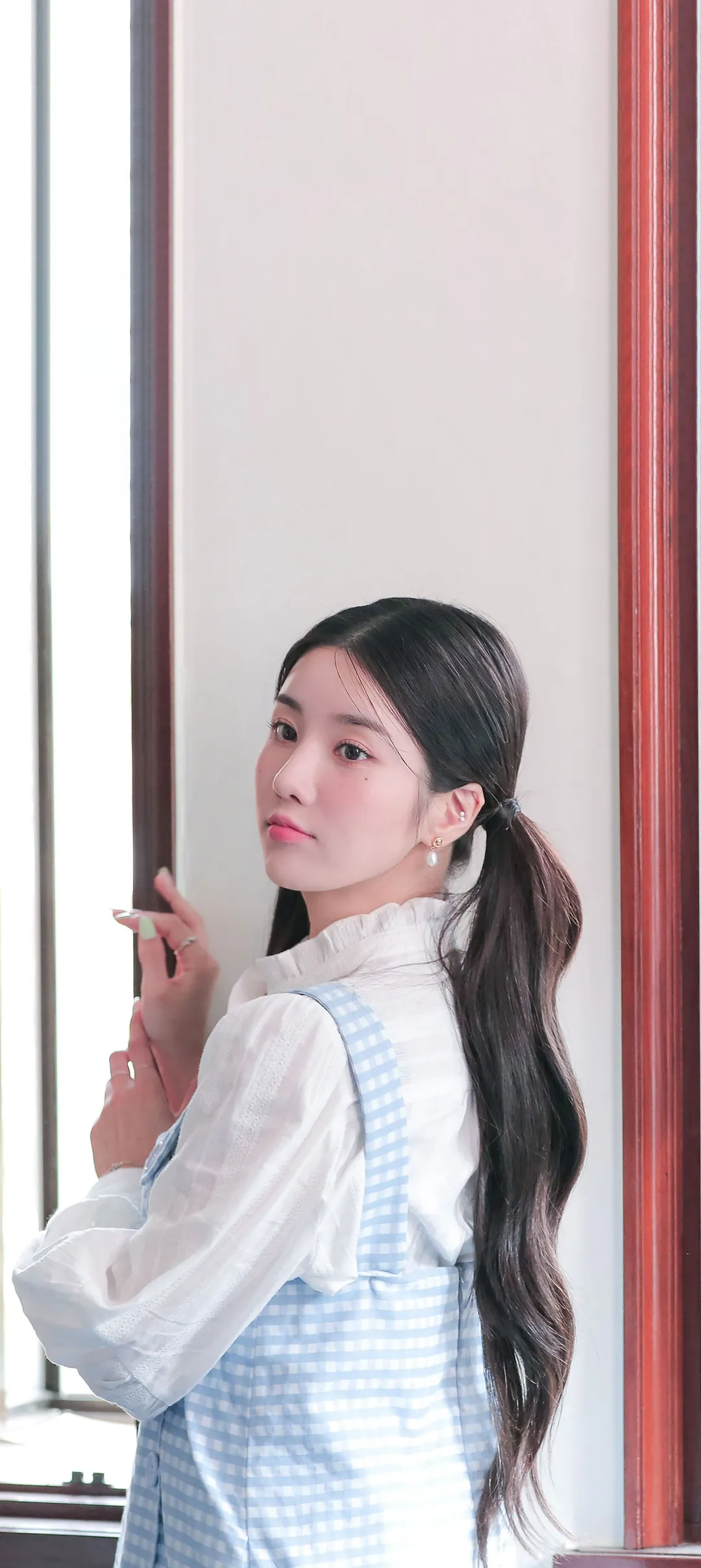 วอลเปเปอร์ หน้าจอล็อก มือถือ Kwon Eun-bi Open 4K HD ดาวน์โหลด — IZ*ONE