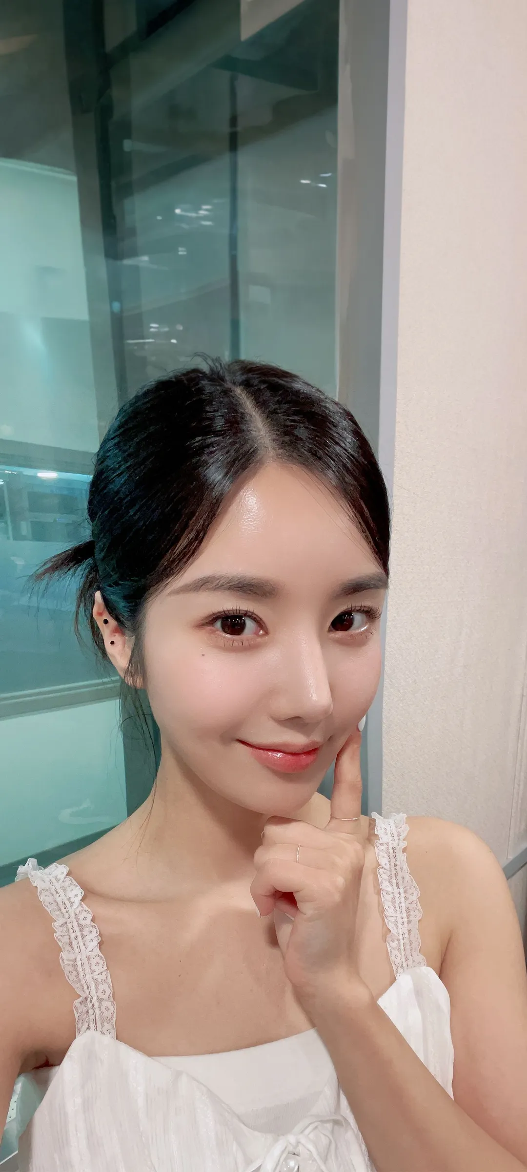 วอลเปเปอร์ หน้าจอล็อก มือถือ Kwon Eun-bi 4K HD ดาวน์โหลด — IZ*ONE