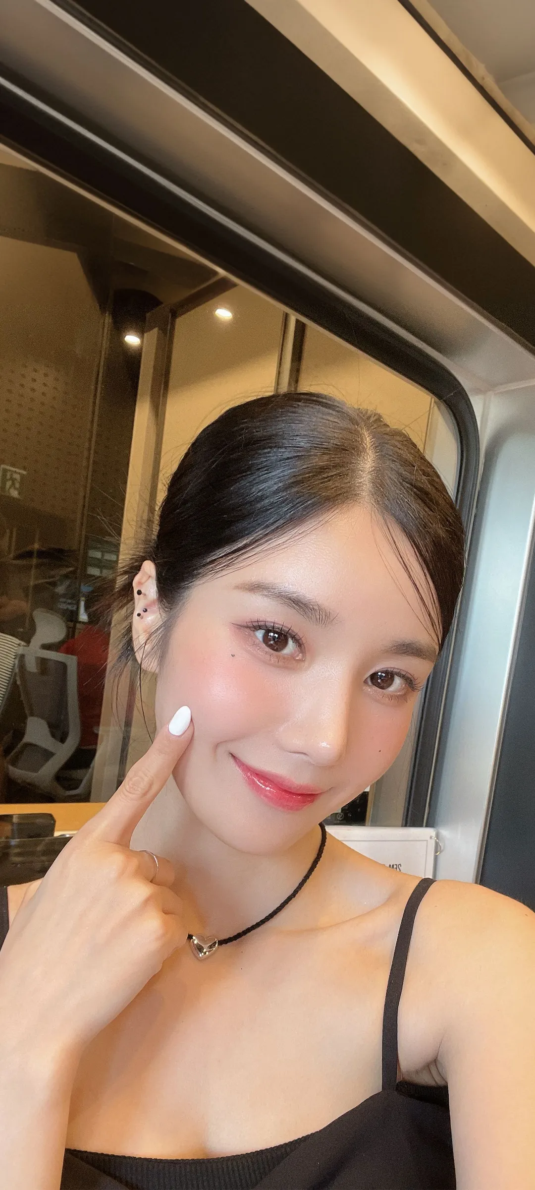 วอลเปเปอร์ หน้าจอล็อก มือถือ Kwon Eun-bi 4K HD ดาวน์โหลด — IZ*ONE