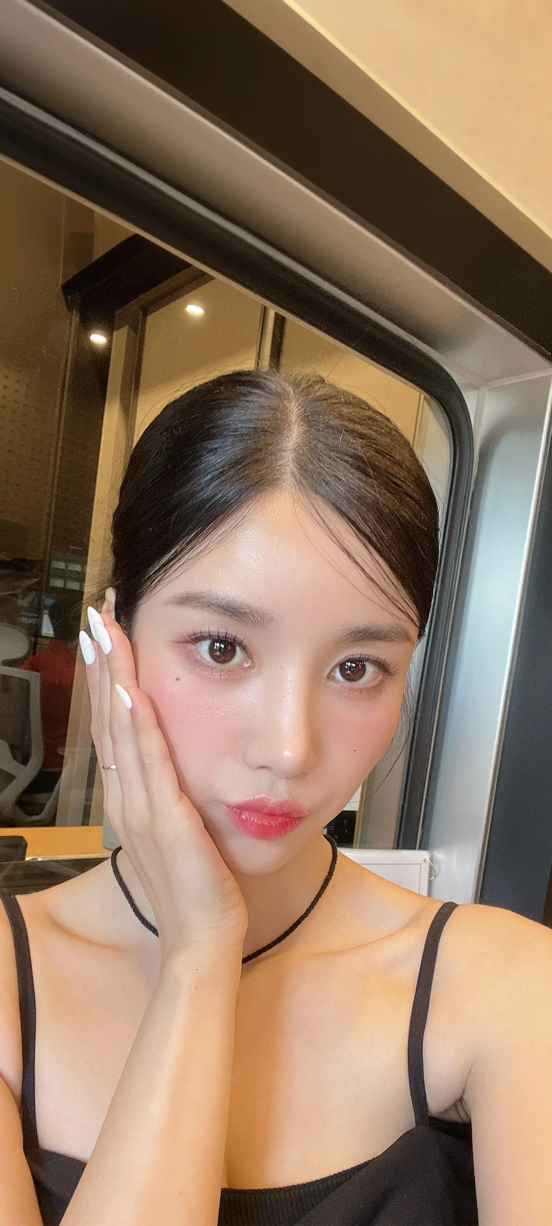 วอลเปเปอร์ หน้าจอล็อก มือถือ Kwon Eun-bi 4K HD ดาวน์โหลด — IZ*ONE