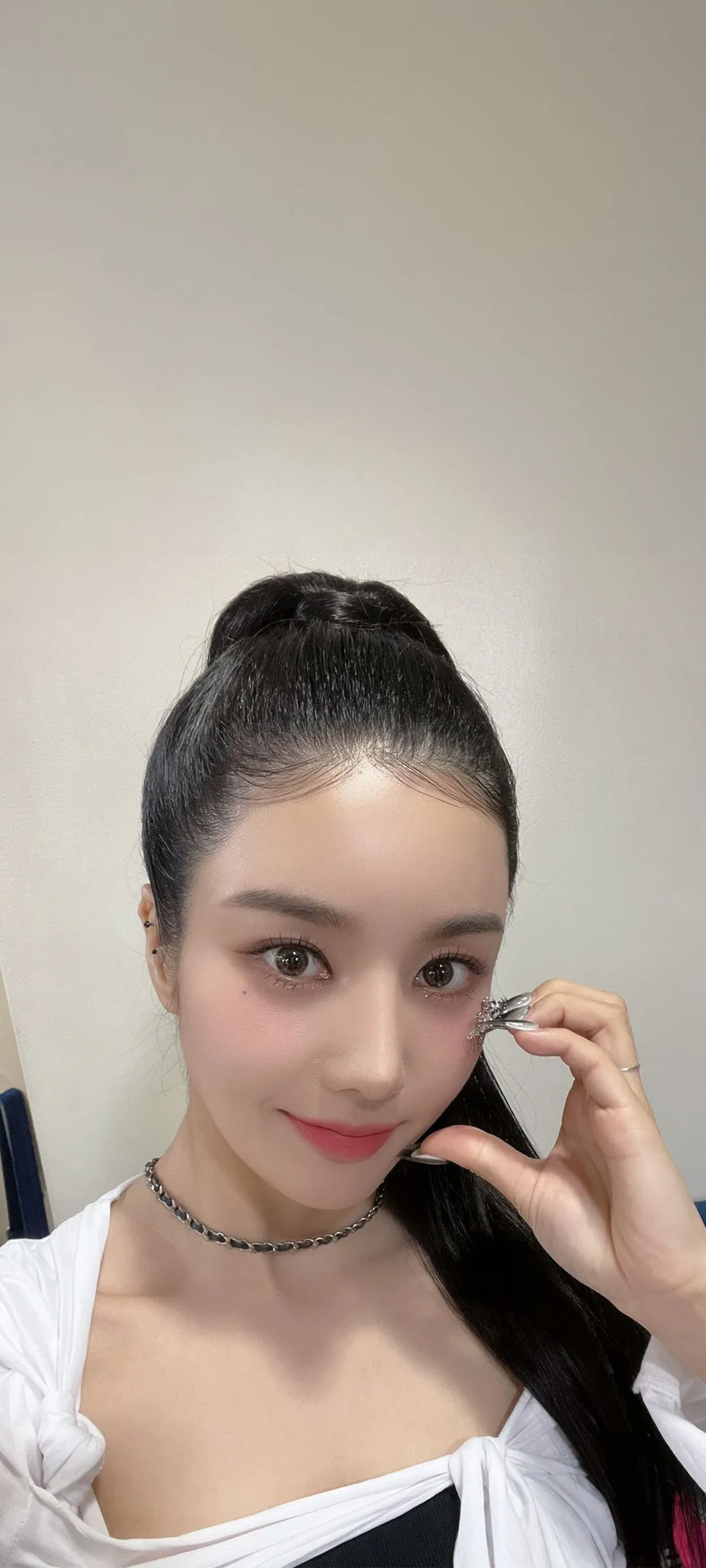 วอลเปเปอร์ หน้าจอล็อก มือถือ Kwon Eun-bi 4K HD ดาวน์โหลด — IZ*ONE