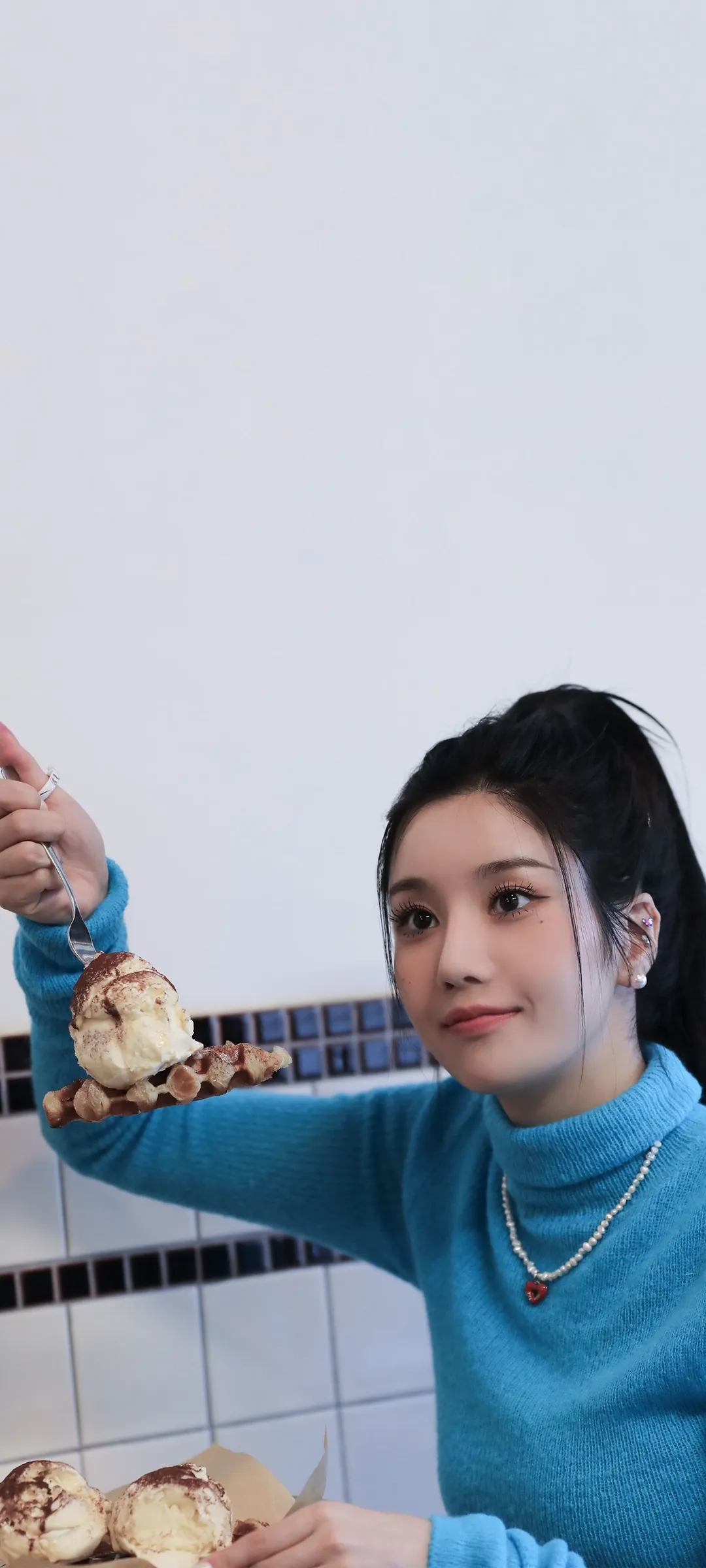 วอลเปเปอร์ หน้าจอล็อก มือถือ Kwon Eun-bi 4K HD ดาวน์โหลด — IZ*ONE