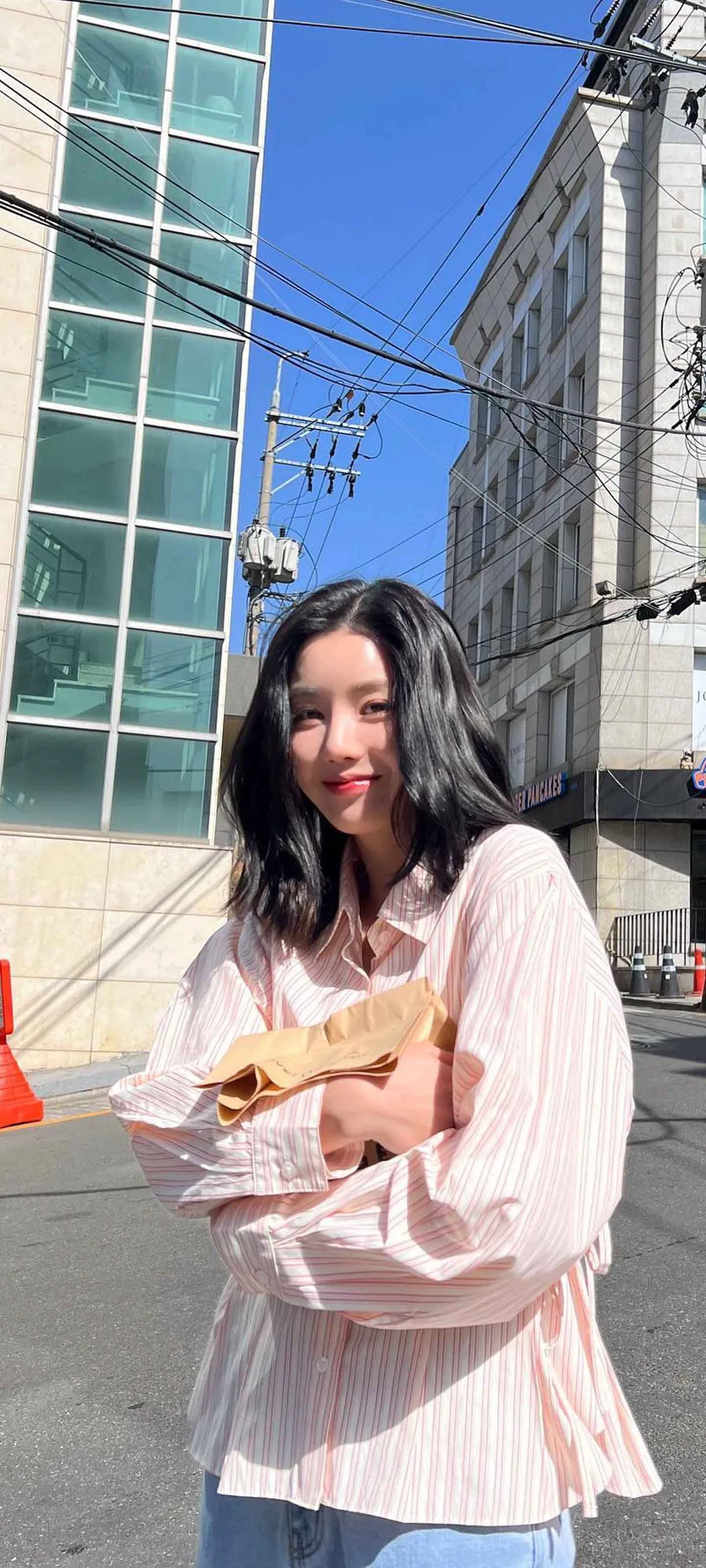 วอลเปเปอร์ หน้าจอล็อก มือถือ Kwon Eun-bi 4K HD ดาวน์โหลด — IZ*ONE