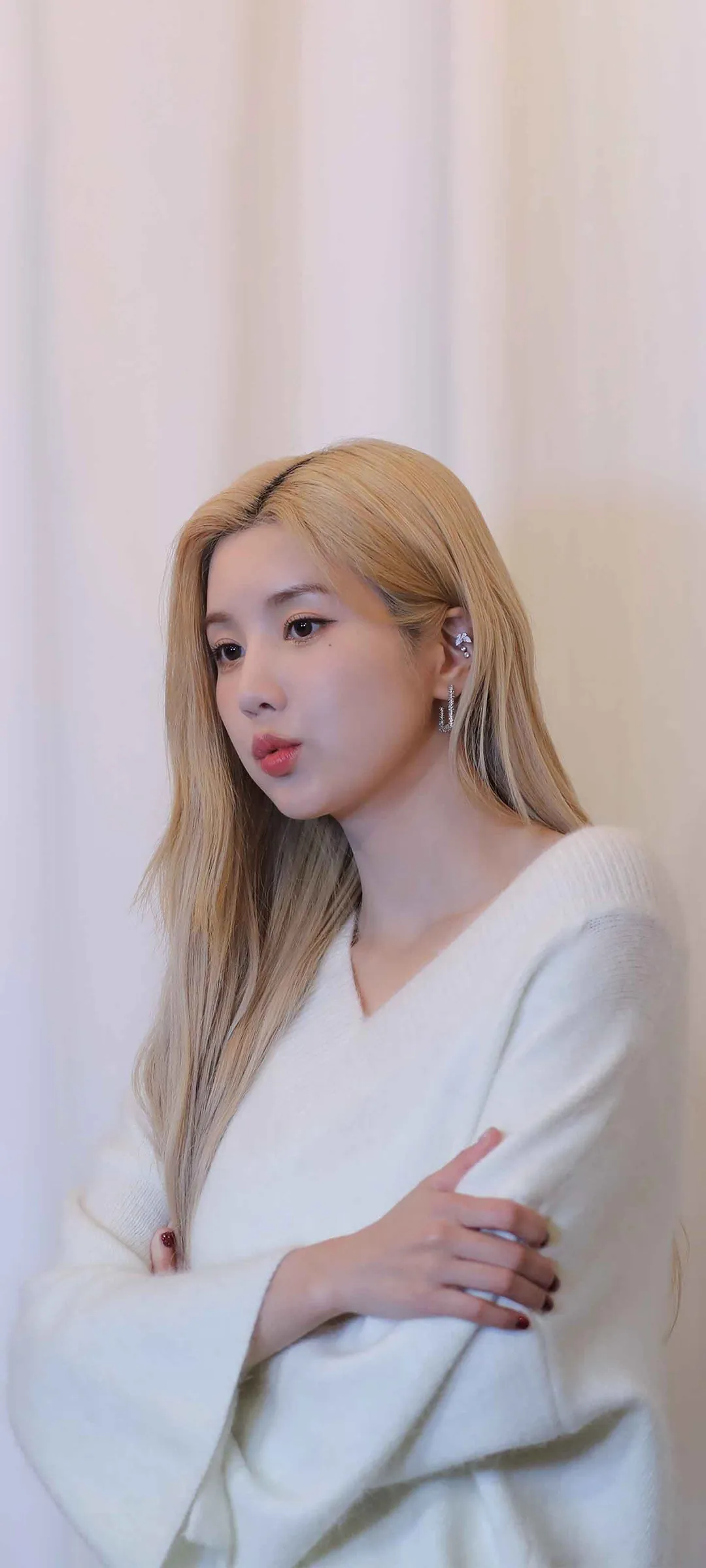 วอลเปเปอร์ หน้าจอล็อก มือถือ Kwon Eun-bi 4K HD ดาวน์โหลด — IZ*ONE