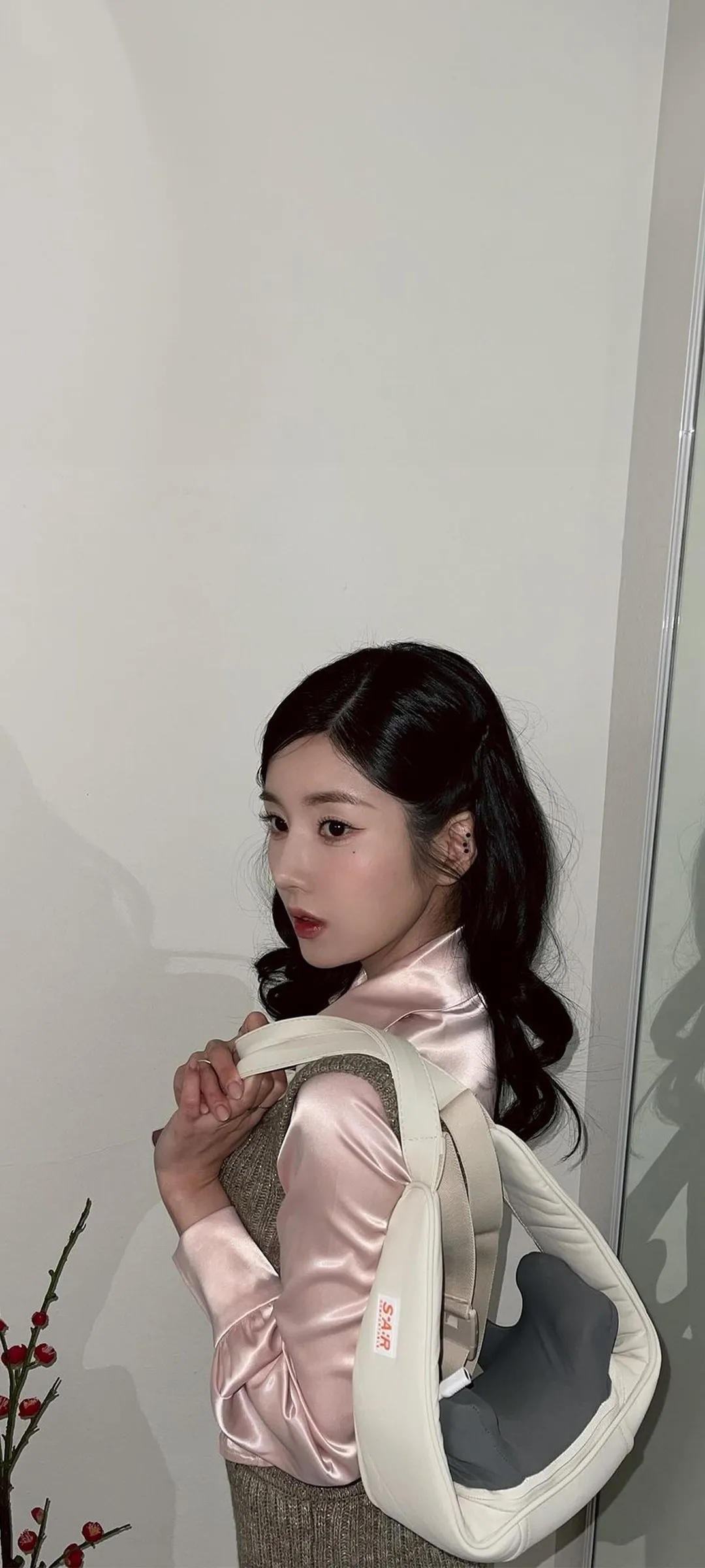 วอลเปเปอร์ หน้าจอล็อก มือถือ Kwon Eun-bi 4K HD ดาวน์โหลด — IZ*ONE