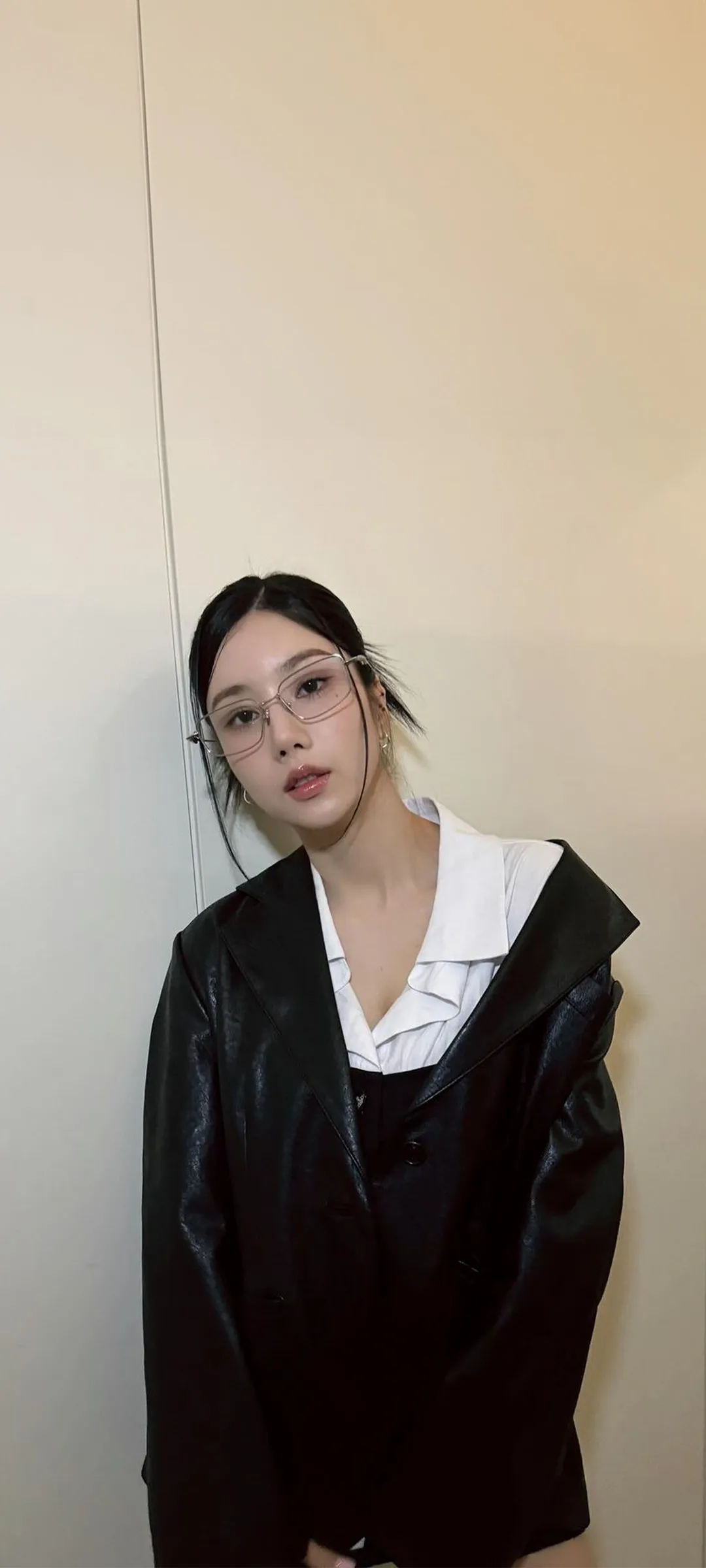 วอลเปเปอร์ หน้าจอล็อก มือถือ Kwon Eun-bi 4K HD ดาวน์โหลด — IZ*ONE