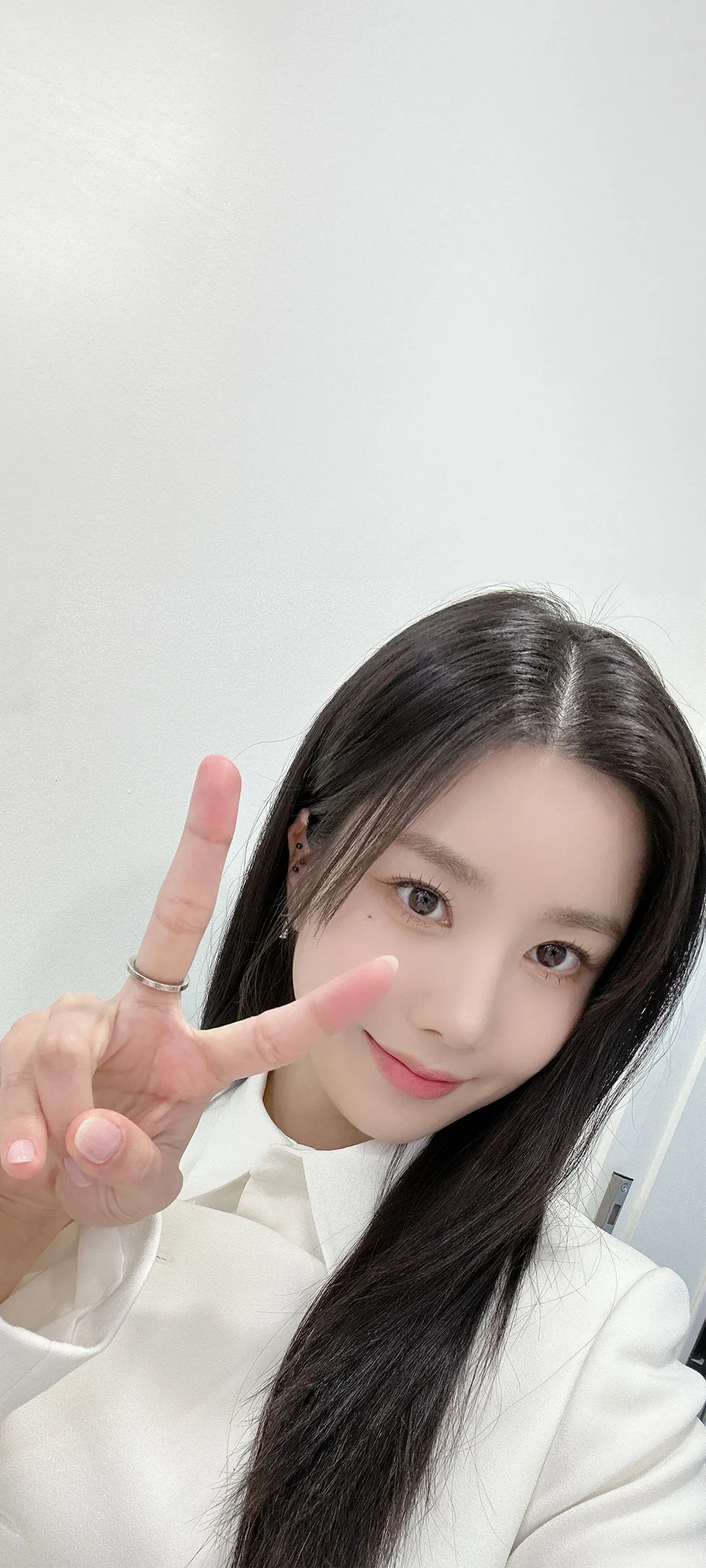 วอลเปเปอร์ หน้าจอล็อก มือถือ Kwon Eun-bi 4K HD ดาวน์โหลด — IZ*ONE