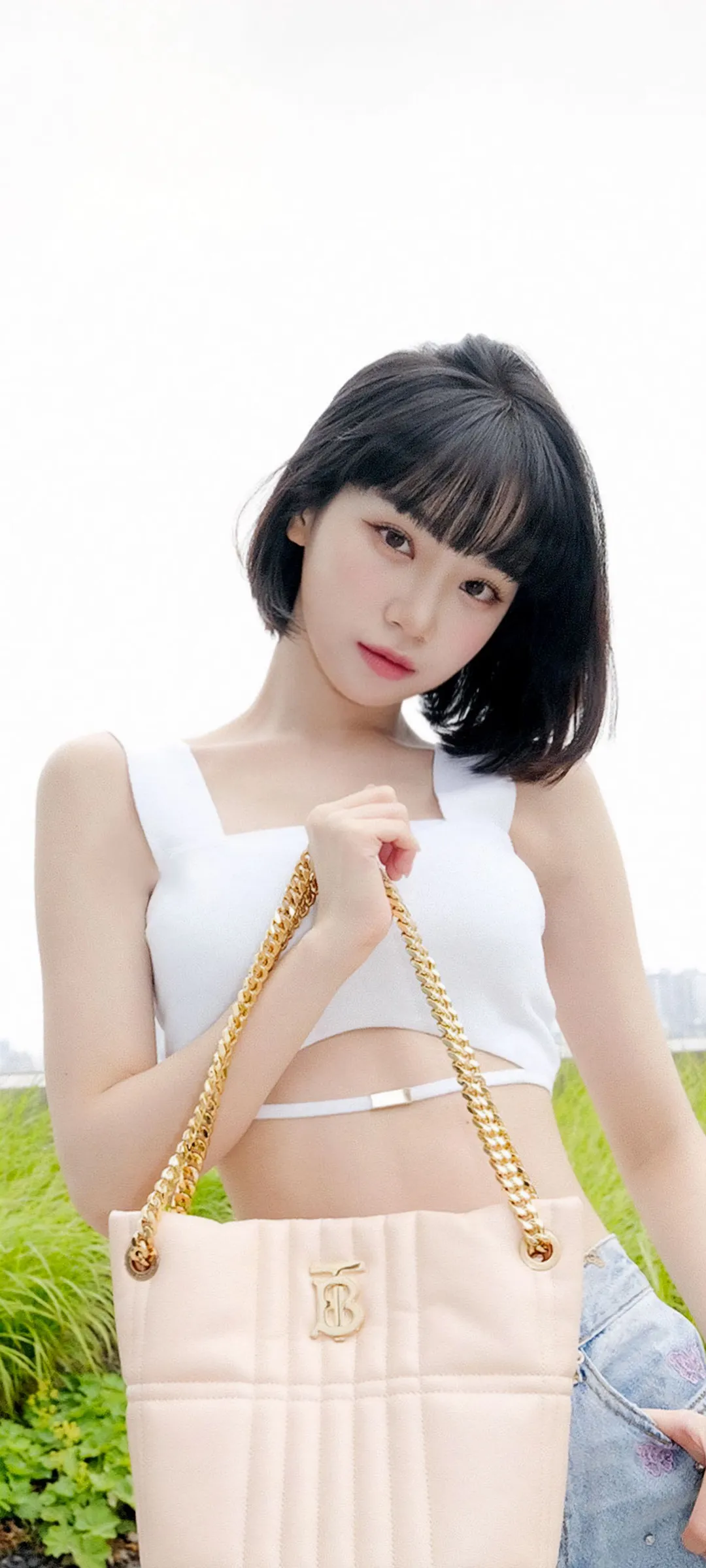 Kim Chae-won lock screen phone wallpaper 4K HD download — IZ*ONE, LE SSERAFIM