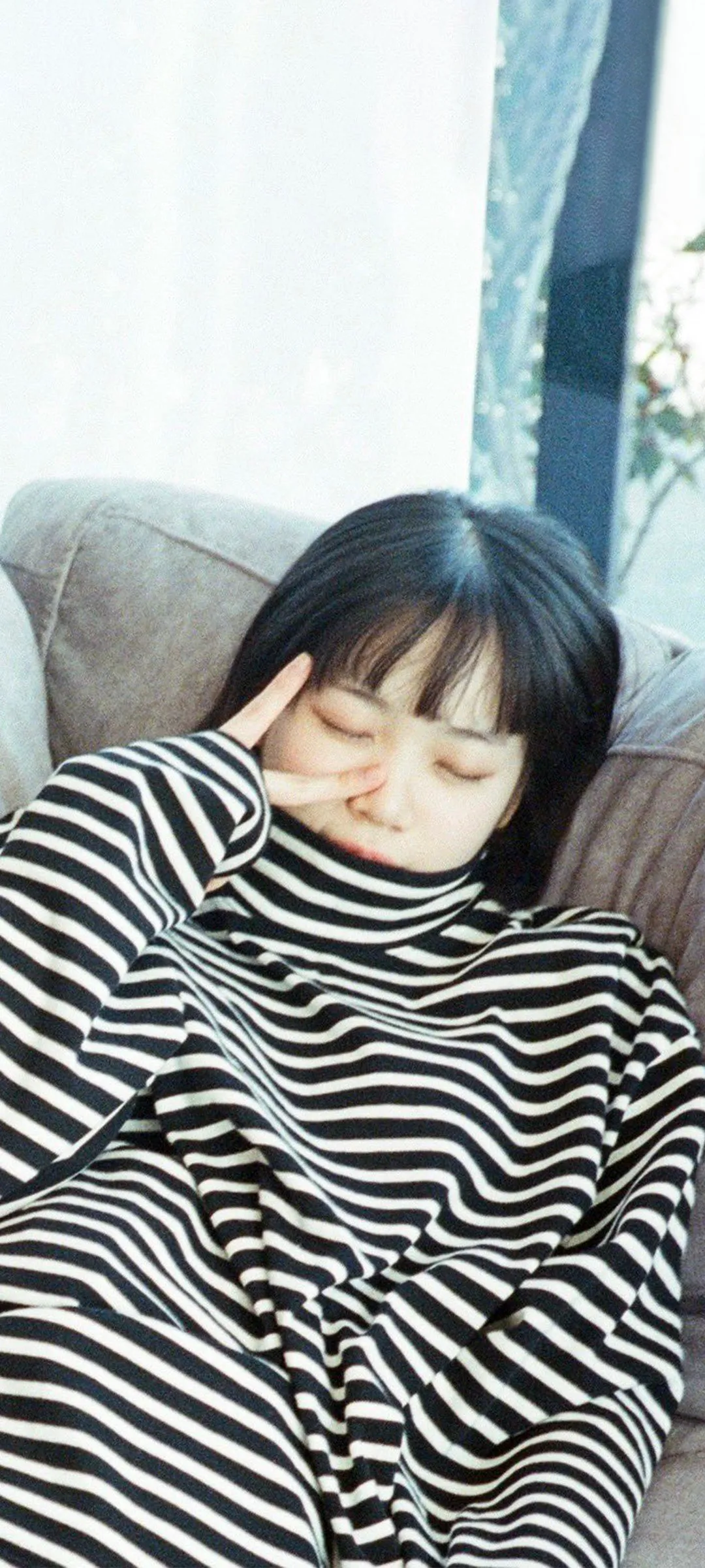 Kim Chae-won lock screen phone wallpaper 4K HD download — IZ*ONE, LE SSERAFIM