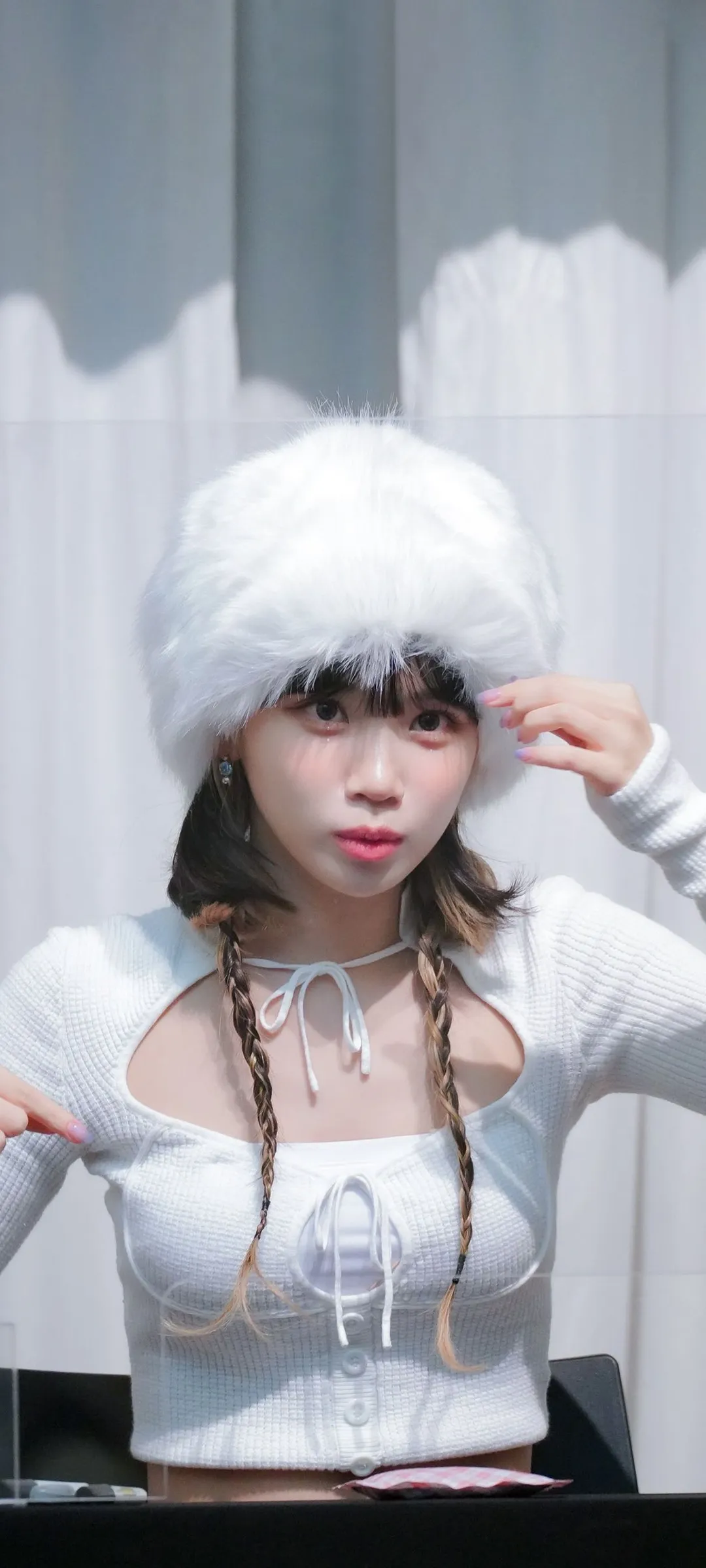 Kim Chae-won lock screen phone wallpaper 4K HD download — IZ*ONE, LE SSERAFIM