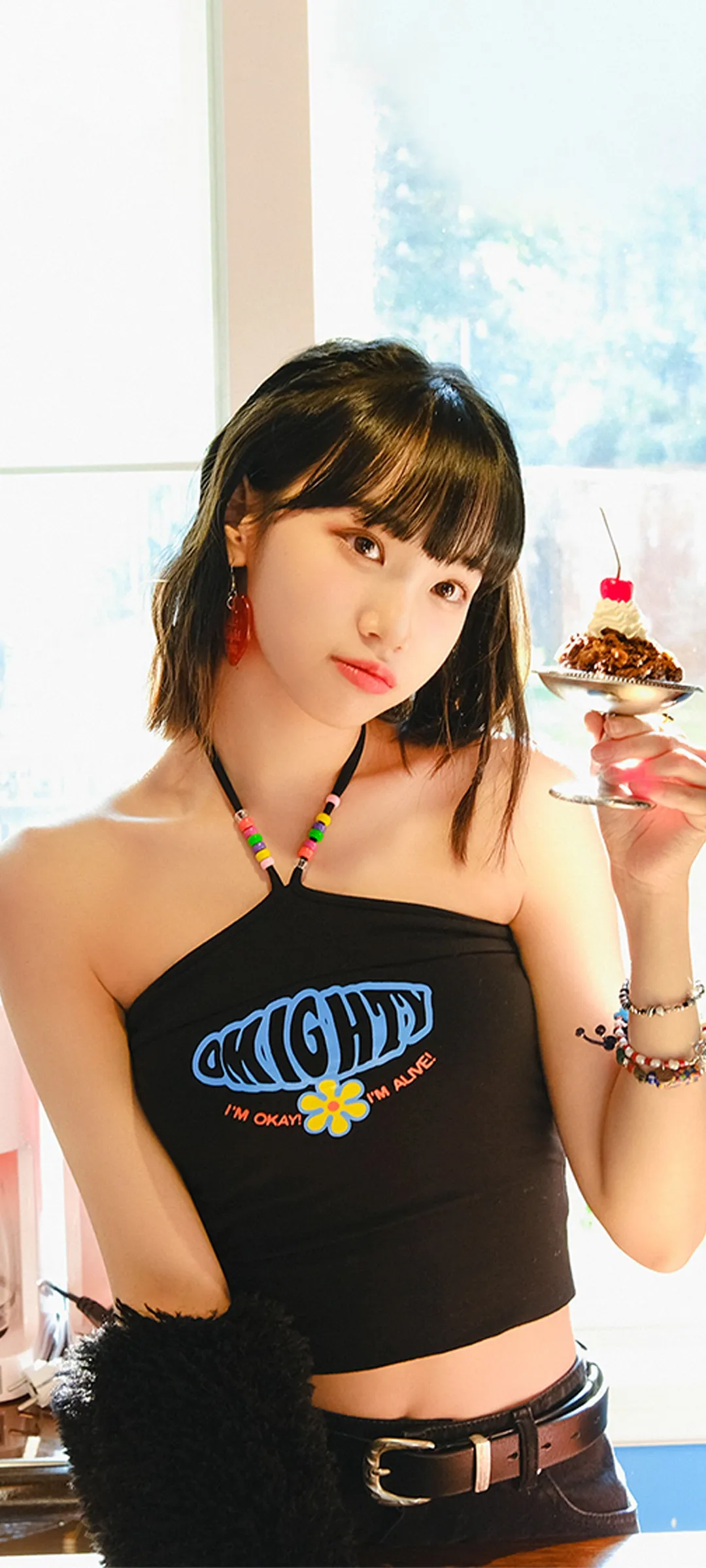 Kim Chae-won lock screen phone wallpaper 4K HD download — IZ*ONE, LE SSERAFIM