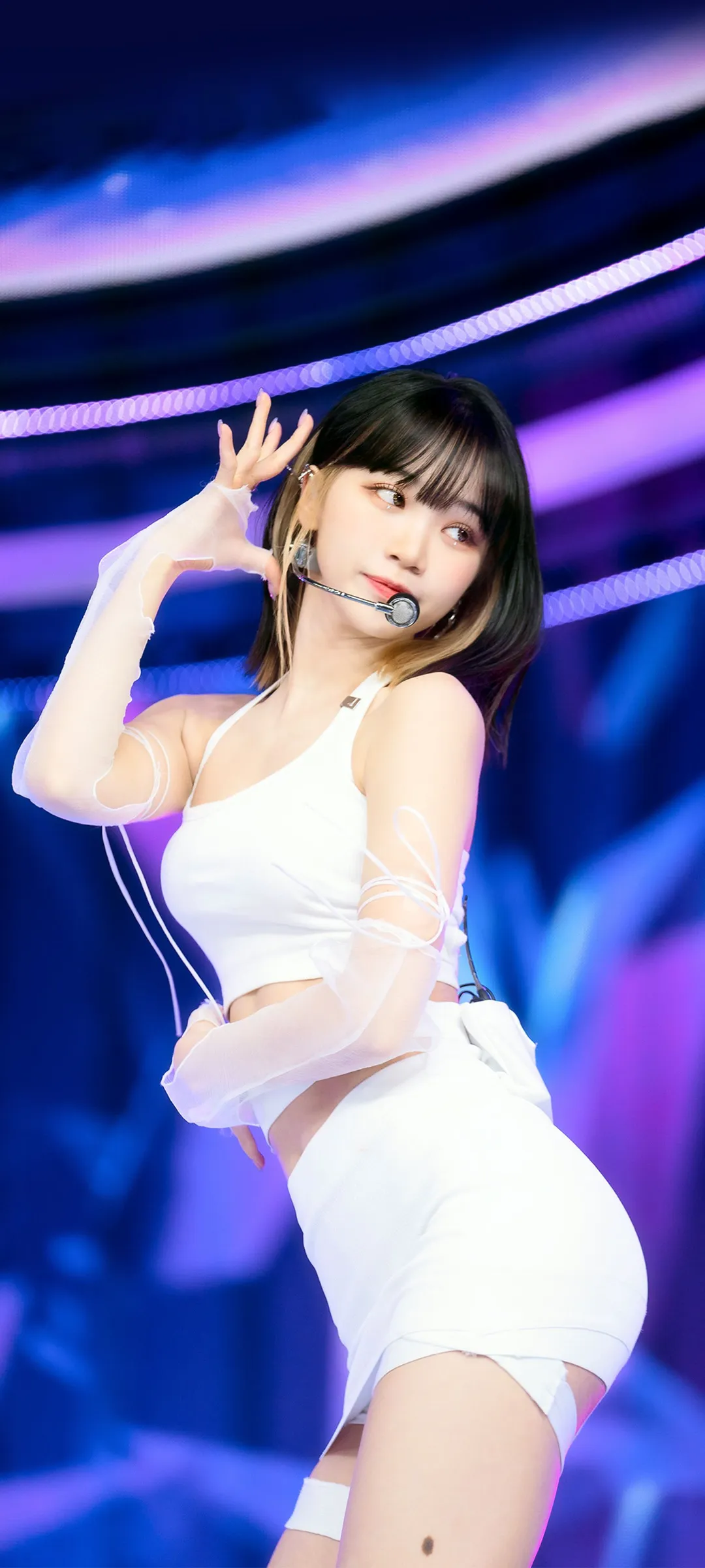 Kim Chae-won lock screen phone wallpaper 4K HD download — IZ*ONE, LE SSERAFIM