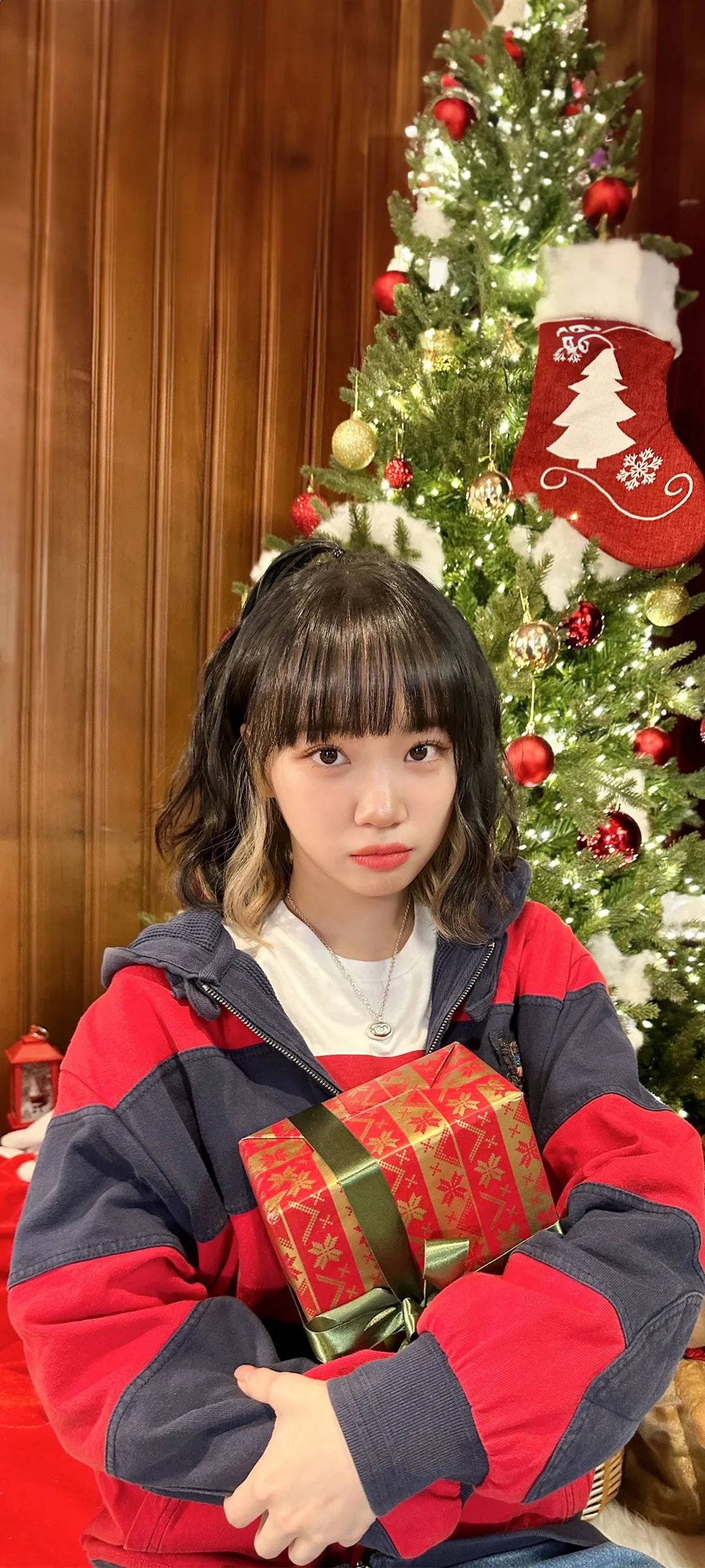 Kim Chae-won lock screen phone wallpaper 4K HD download — IZ*ONE, LE SSERAFIM