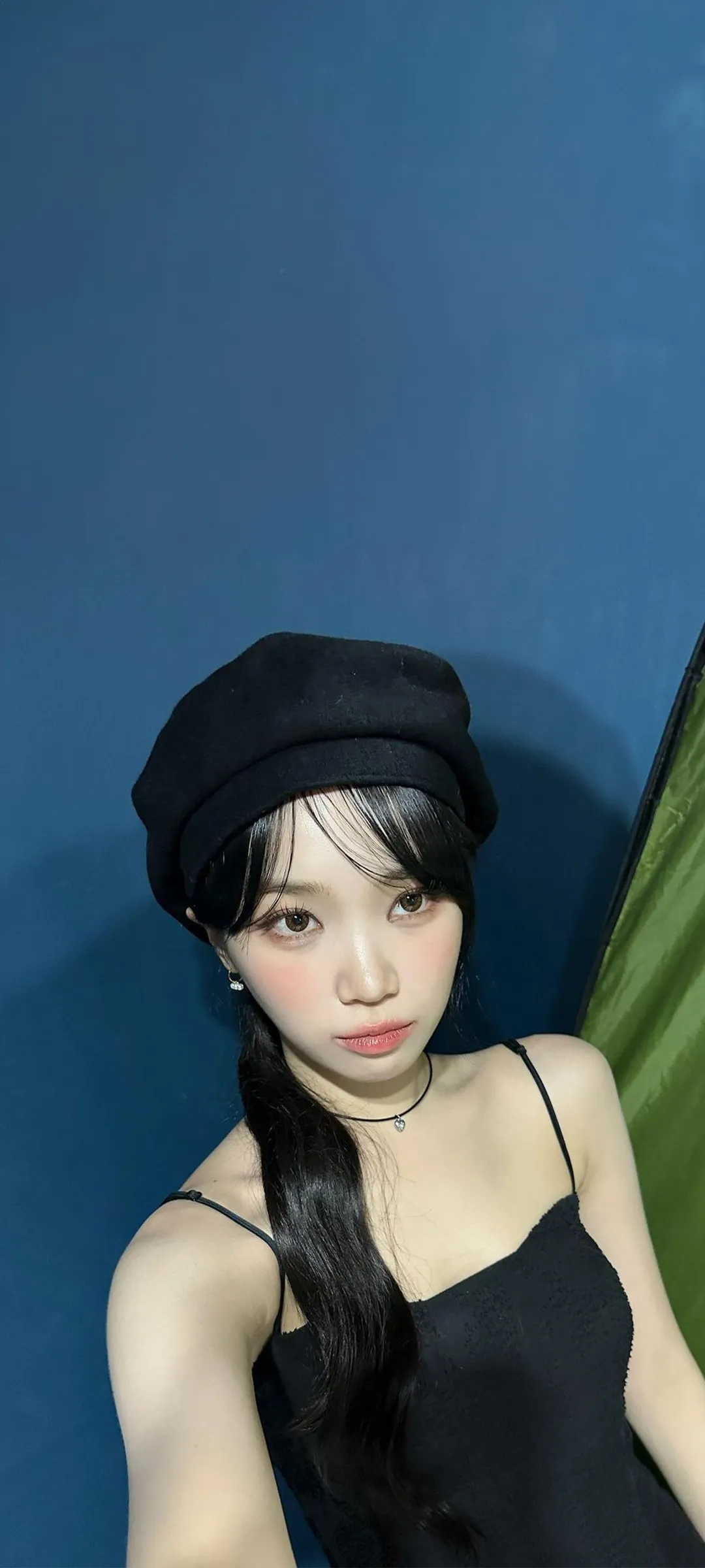 Kim Chae-won lock screen phone wallpaper 4K HD download — IZ*ONE, LE SSERAFIM