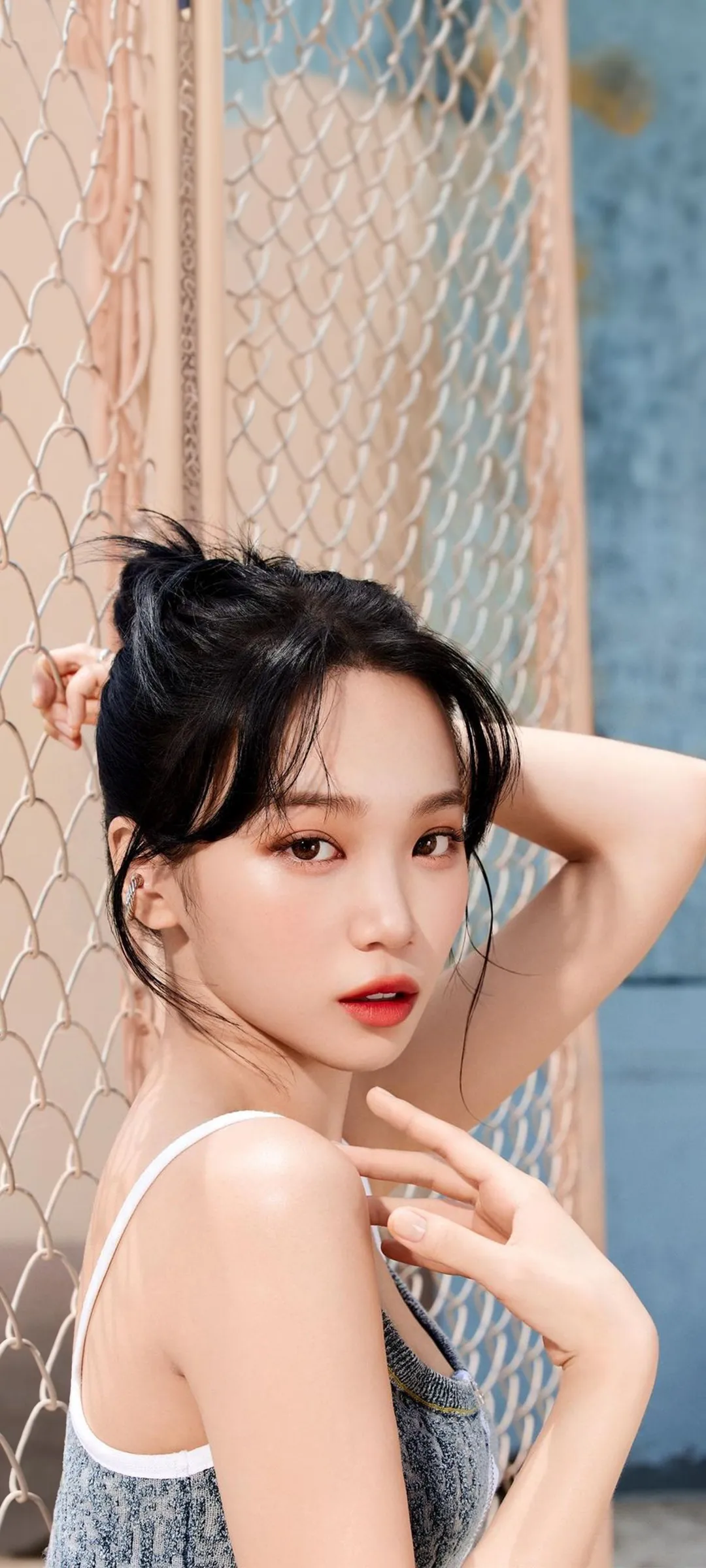 Kim Chae-won lock screen phone wallpaper 4K HD download — IZ*ONE, LE SSERAFIM