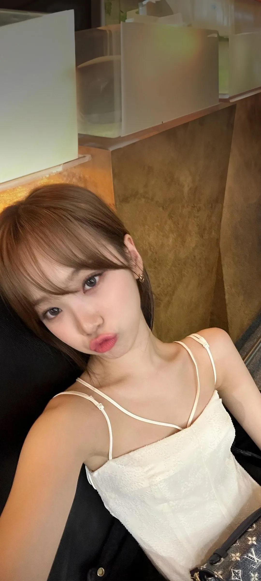 김채원 잠금화면 폰 배경화면 4K HD 다운로드 — 아이즈원, 르세라핌