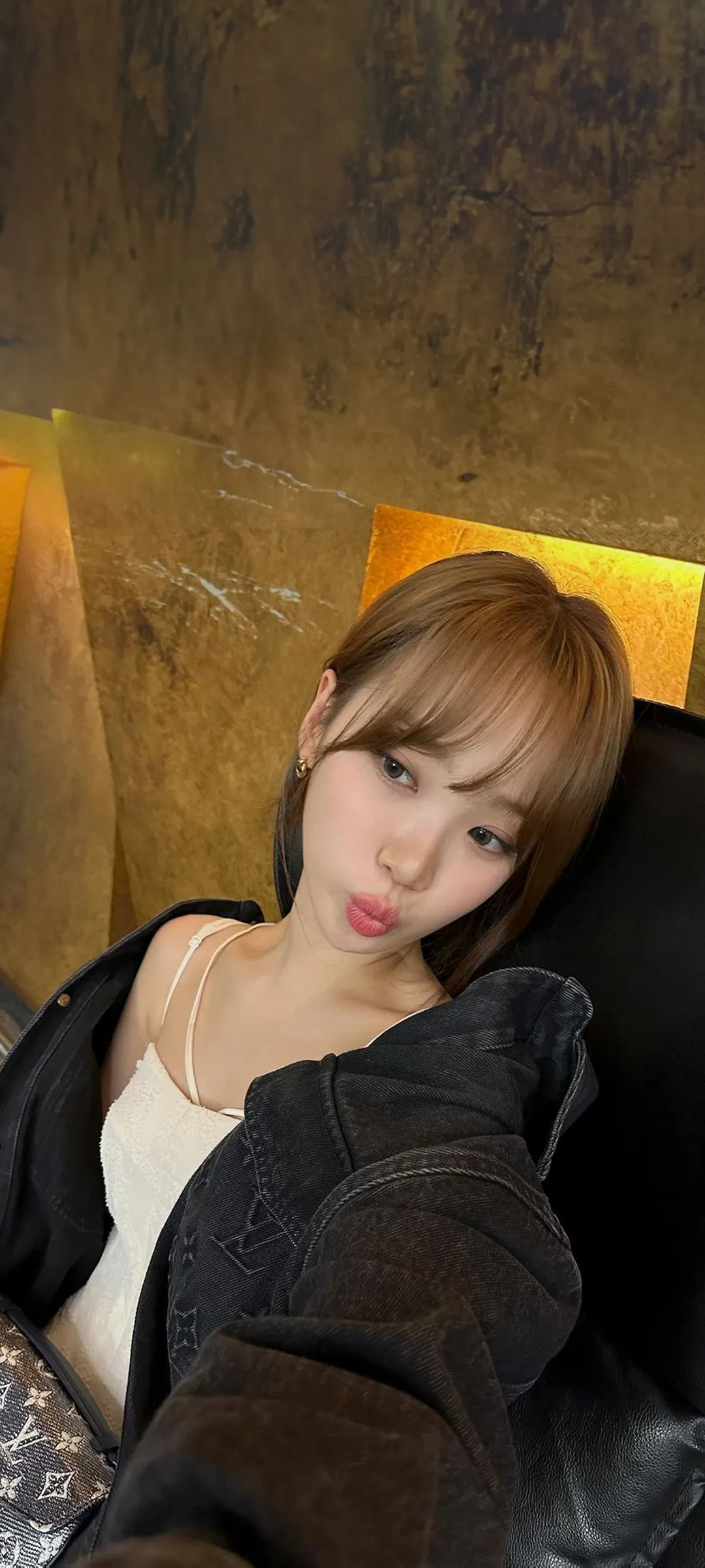 김채원 잠금화면 폰 배경화면 4K HD 다운로드 — 아이즈원, 르세라핌
