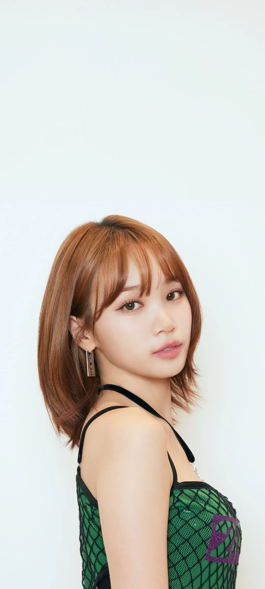 Wallpaper layar kunci hp Kim Chae-won Twelve 4K HD download — IZ*ONE, LE SSERAFIM