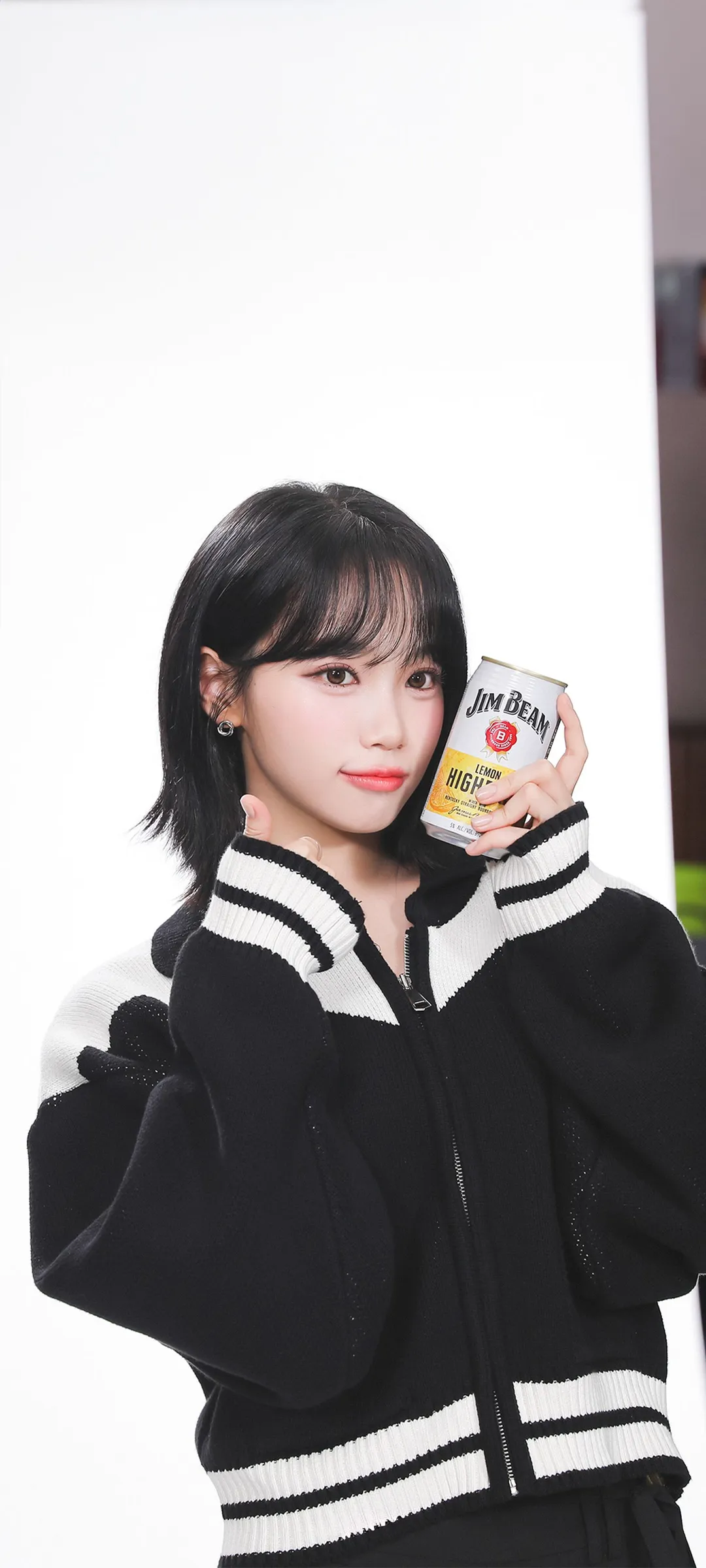 Kim Chae-won lock screen phone wallpaper 4K HD download — IZ*ONE, LE SSERAFIM