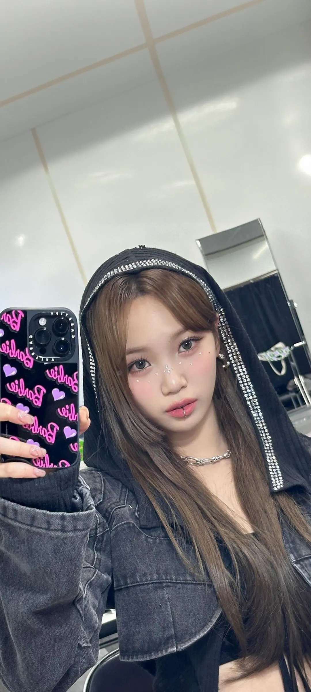 Kim Chae-won lock screen phone wallpaper 4K HD download — IZ*ONE, LE SSERAFIM
