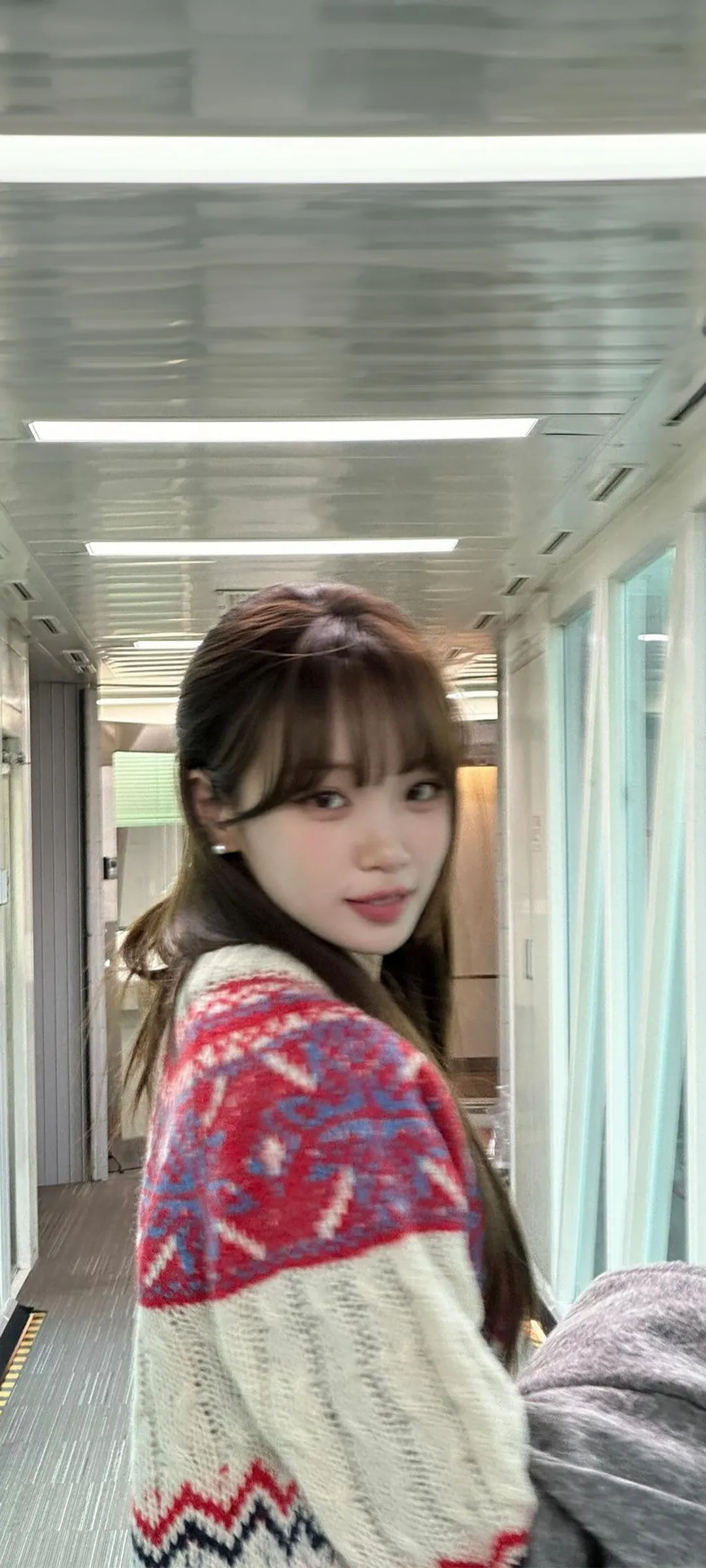 김채원 잠금화면 폰 배경화면 4K HD 다운로드 — 아이즈원, 르세라핌