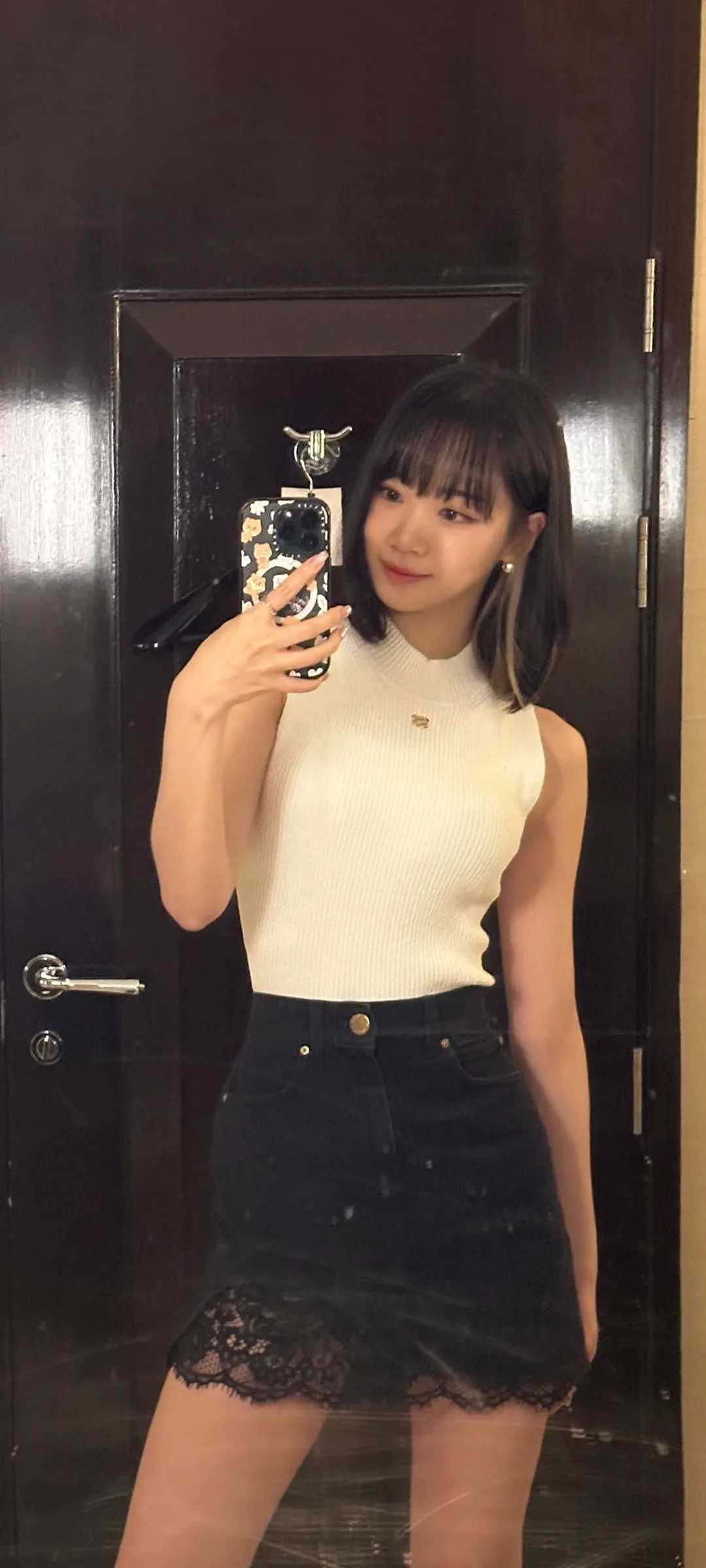 Kim Chae-won lock screen phone wallpaper 4K HD download — IZ*ONE, LE SSERAFIM