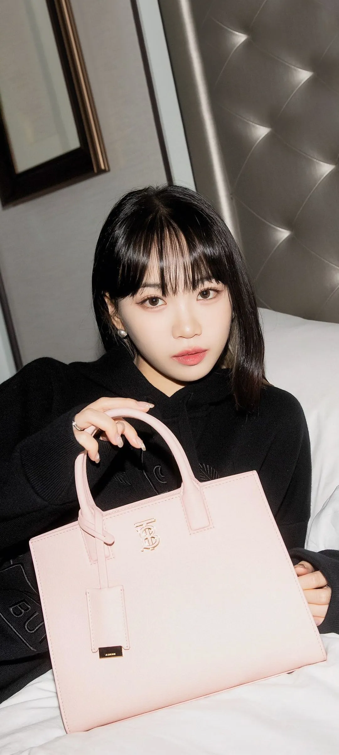 Kim Chae-won lock screen phone wallpaper 4K HD download — IZ*ONE, LE SSERAFIM