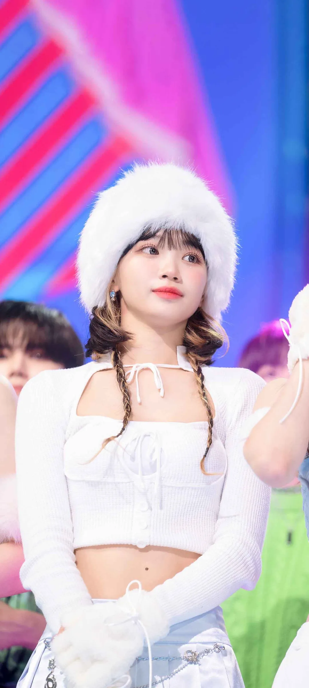 Kim Chae-won lock screen phone wallpaper 4K HD download — IZ*ONE, LE SSERAFIM