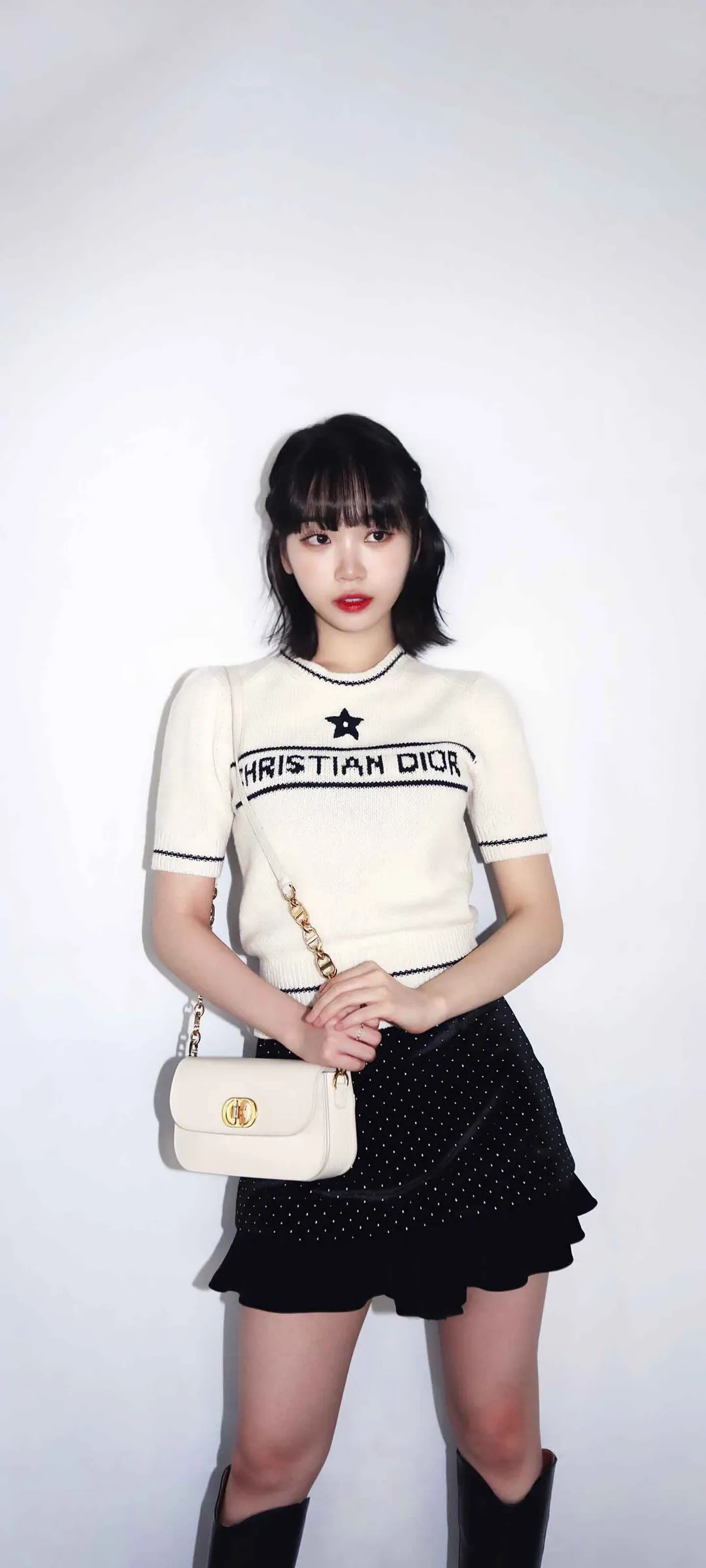 Kim Chae-won lock screen phone wallpaper 4K HD download — IZ*ONE, LE SSERAFIM