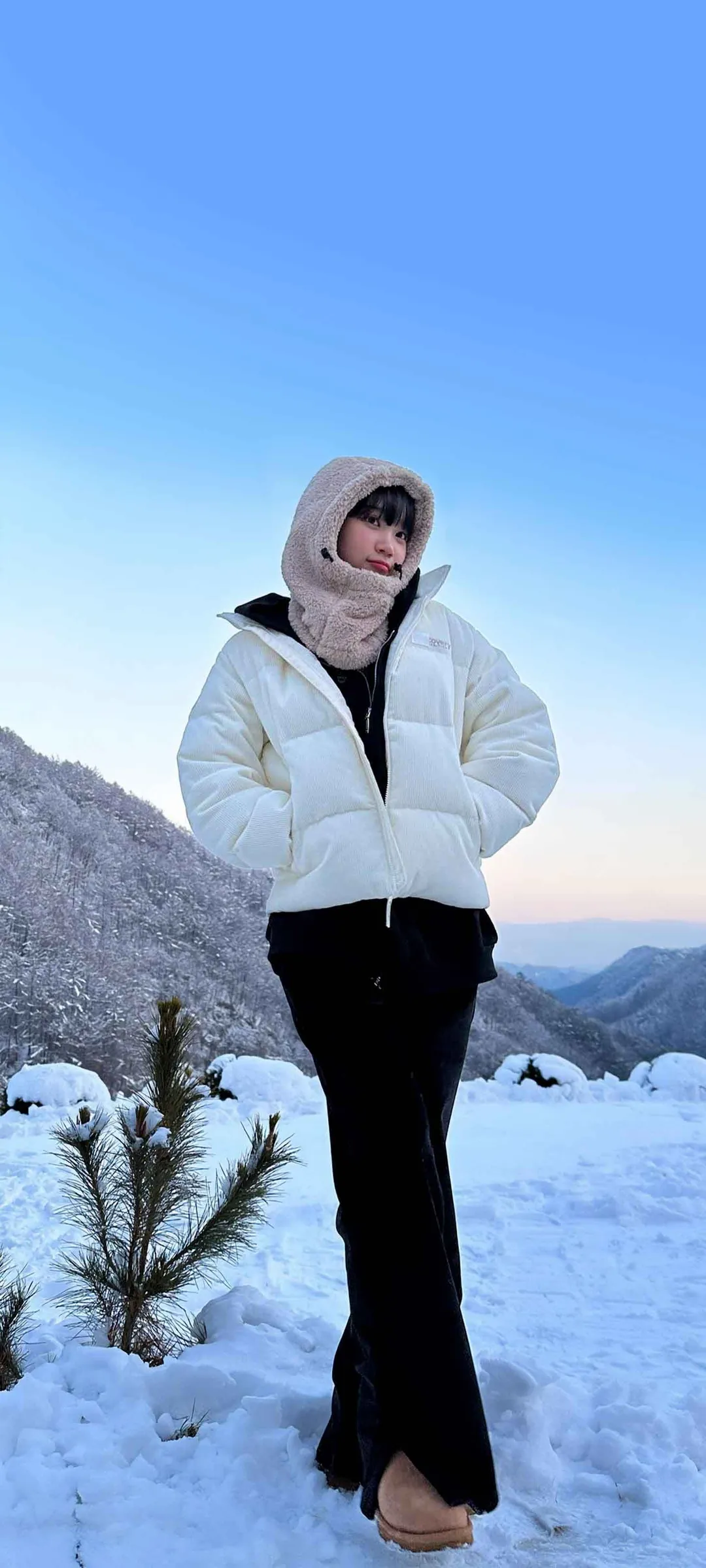 김채원 잠금화면 폰 배경화면 4K HD 다운로드 — 아이즈원, 르세라핌