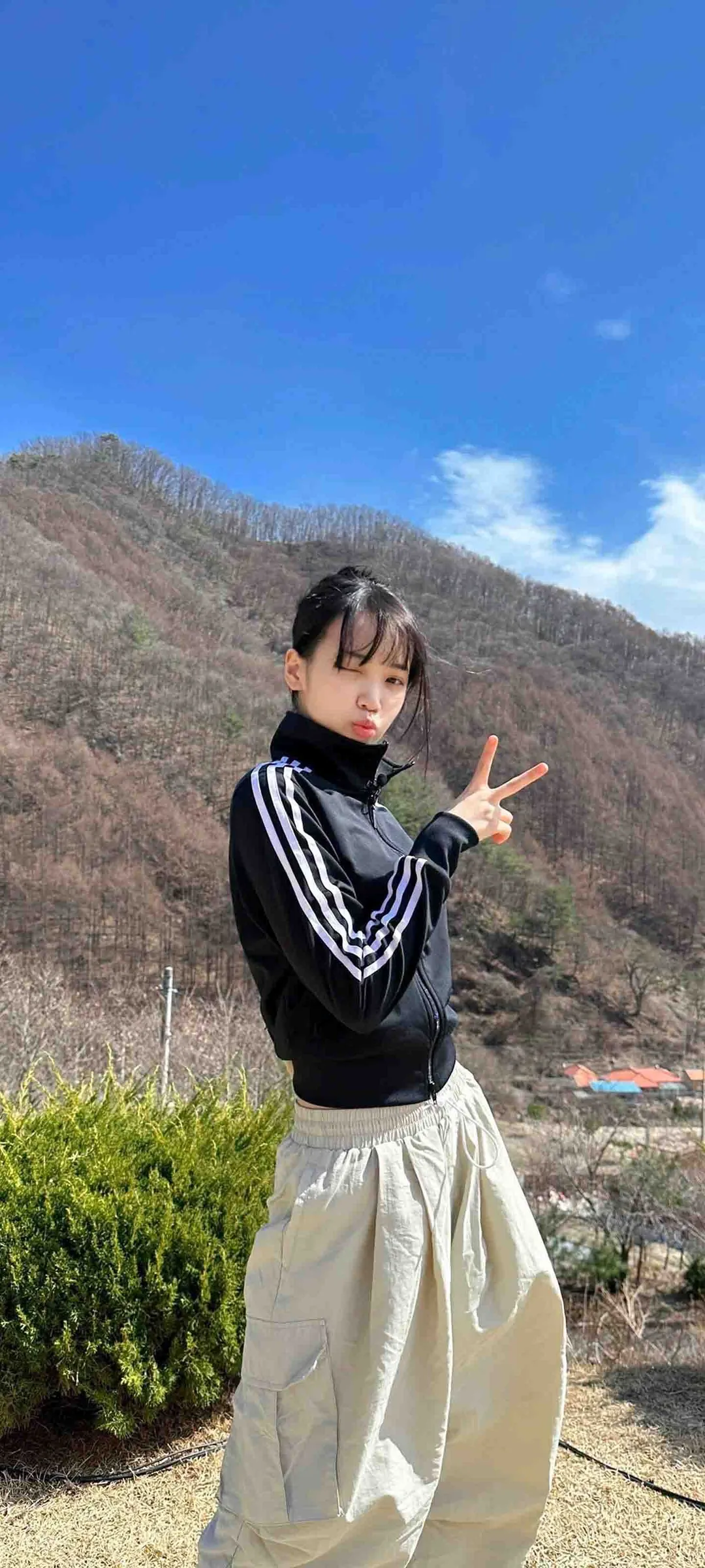 Kim Chae-won lock screen phone wallpaper 4K HD download — IZ*ONE, LE SSERAFIM
