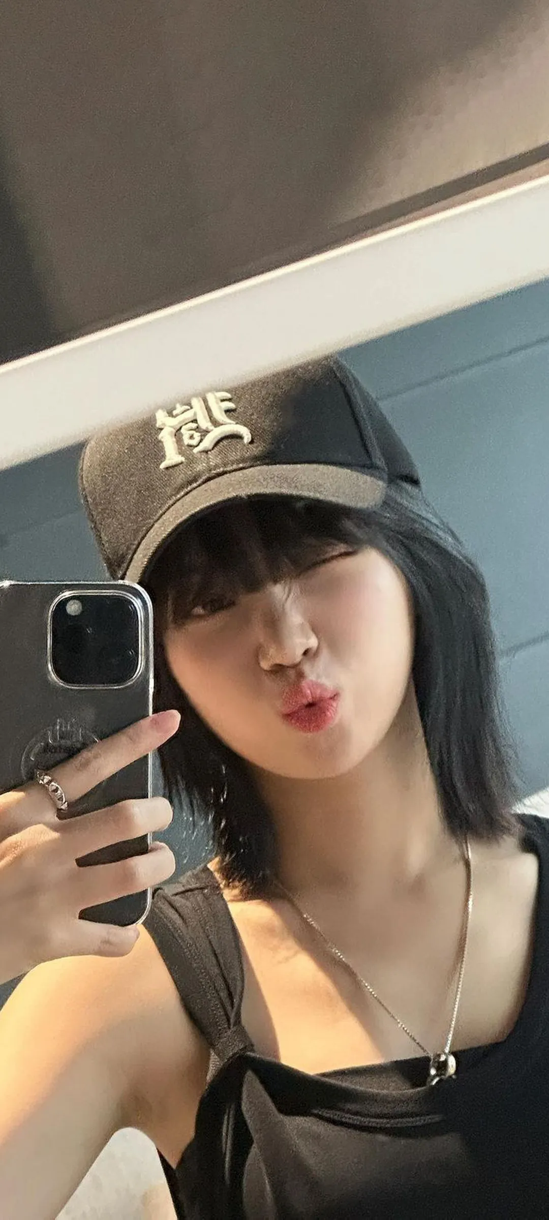 Kim Chae-won lock screen phone wallpaper 4K HD download — IZ*ONE, LE SSERAFIM