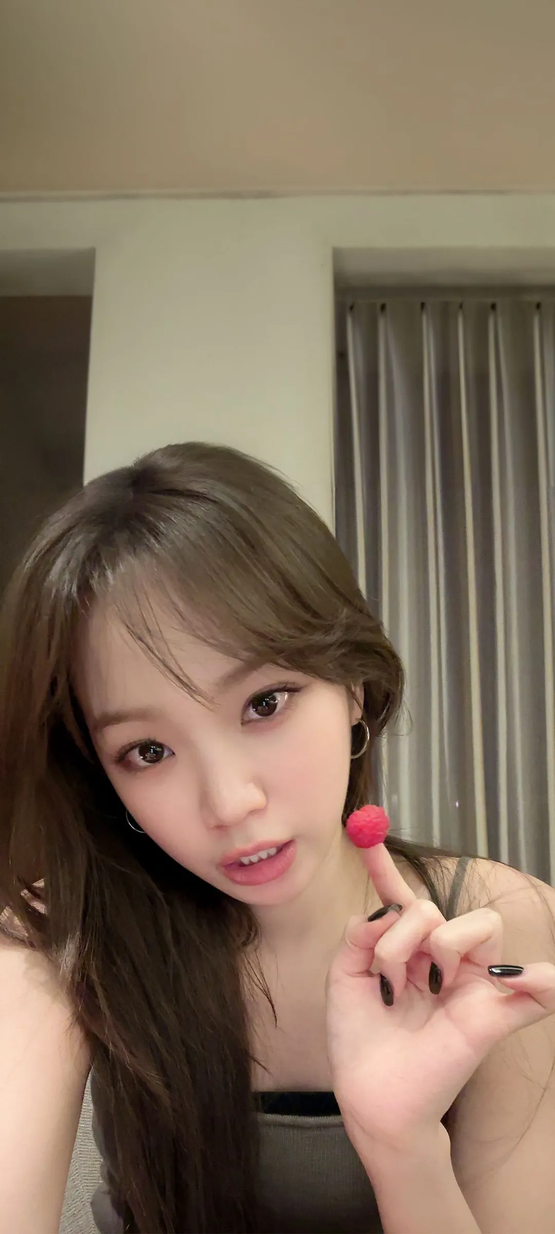 김채원 잠금화면 폰 배경화면 4K HD 다운로드 — 아이즈원, 르세라핌