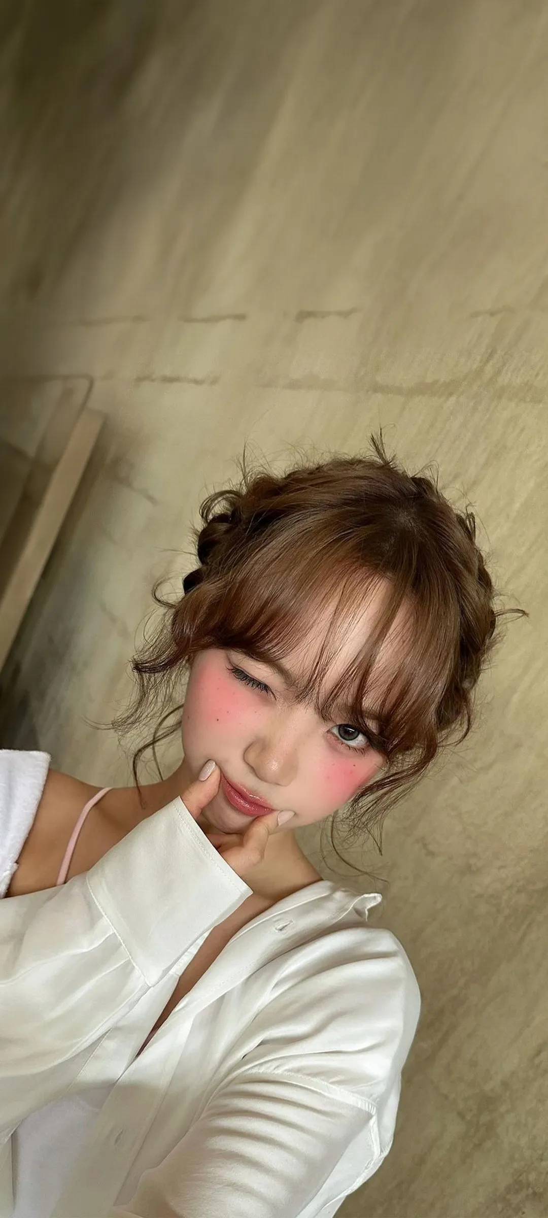 김채원 잠금화면 폰 배경화면 4K HD 다운로드 — 아이즈원, 르세라핌