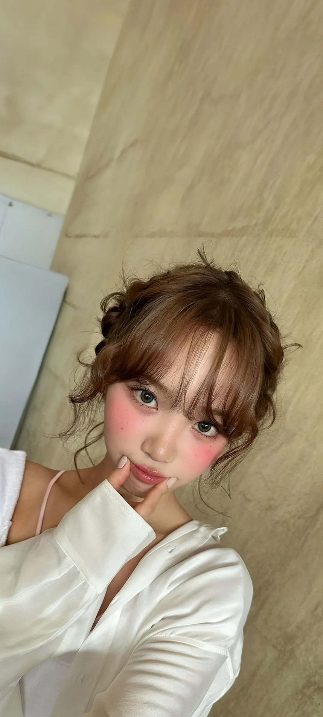 Kim Chae-won lock screen phone wallpaper 4K HD download — IZ*ONE, LE SSERAFIM