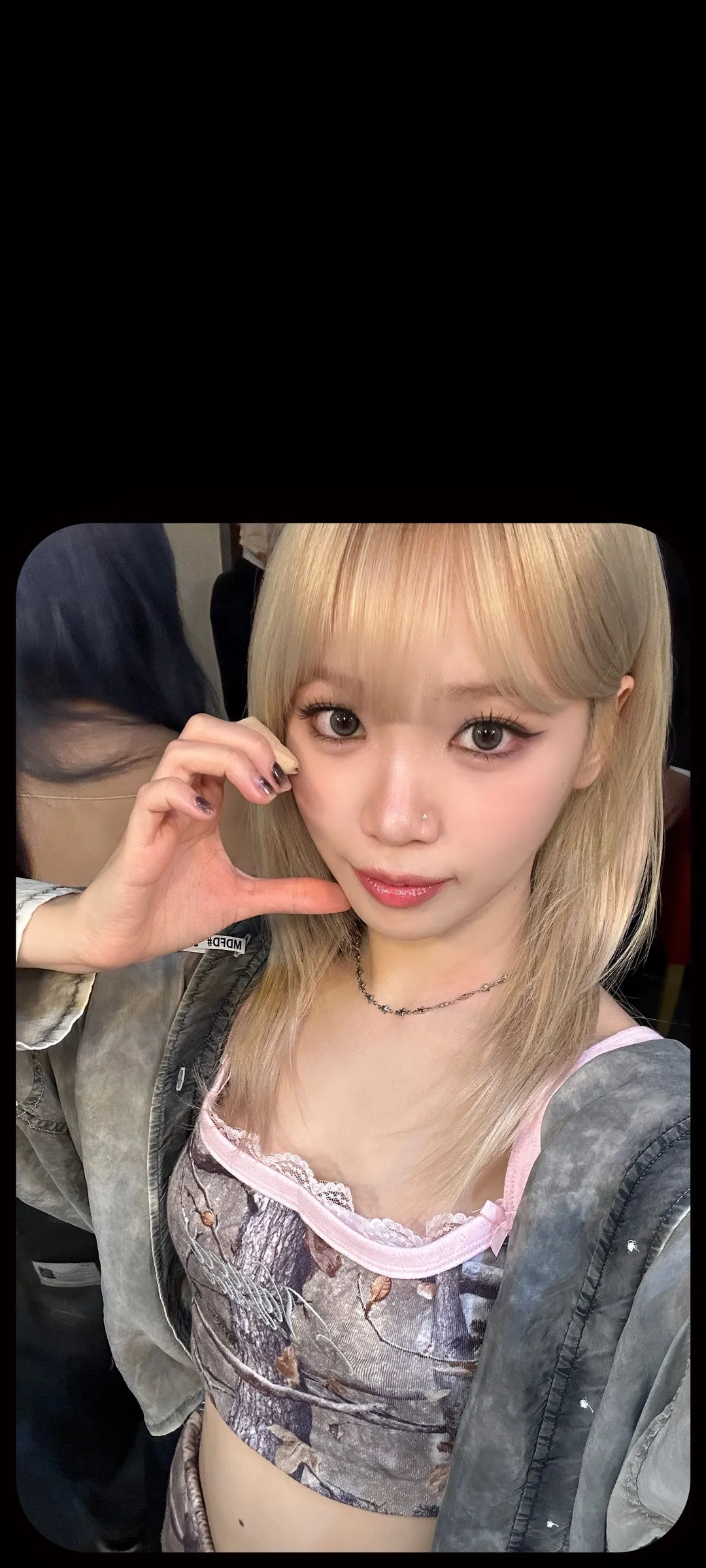 Kim Chae-won lock screen phone wallpaper 4K HD download — IZ*ONE, LE SSERAFIM