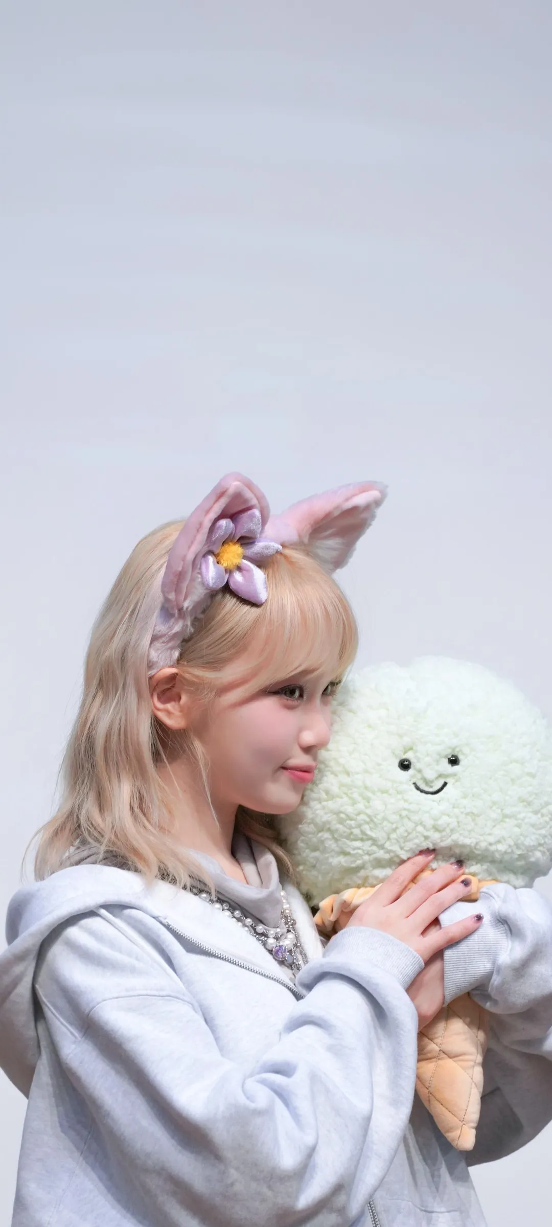 Kim Chae-won lock screen phone wallpaper 4K HD download — IZ*ONE, LE SSERAFIM