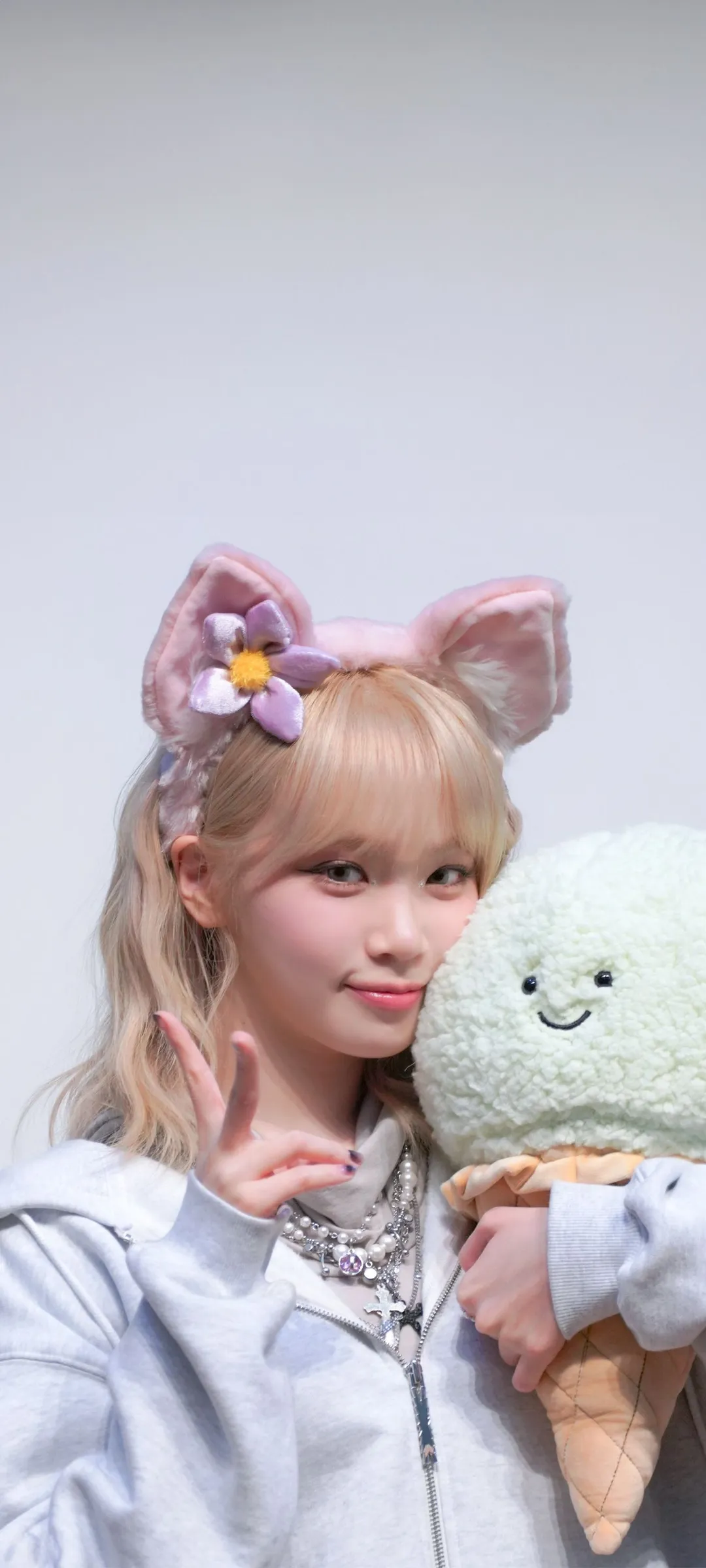 Kim Chae-won lock screen phone wallpaper 4K HD download — IZ*ONE, LE SSERAFIM