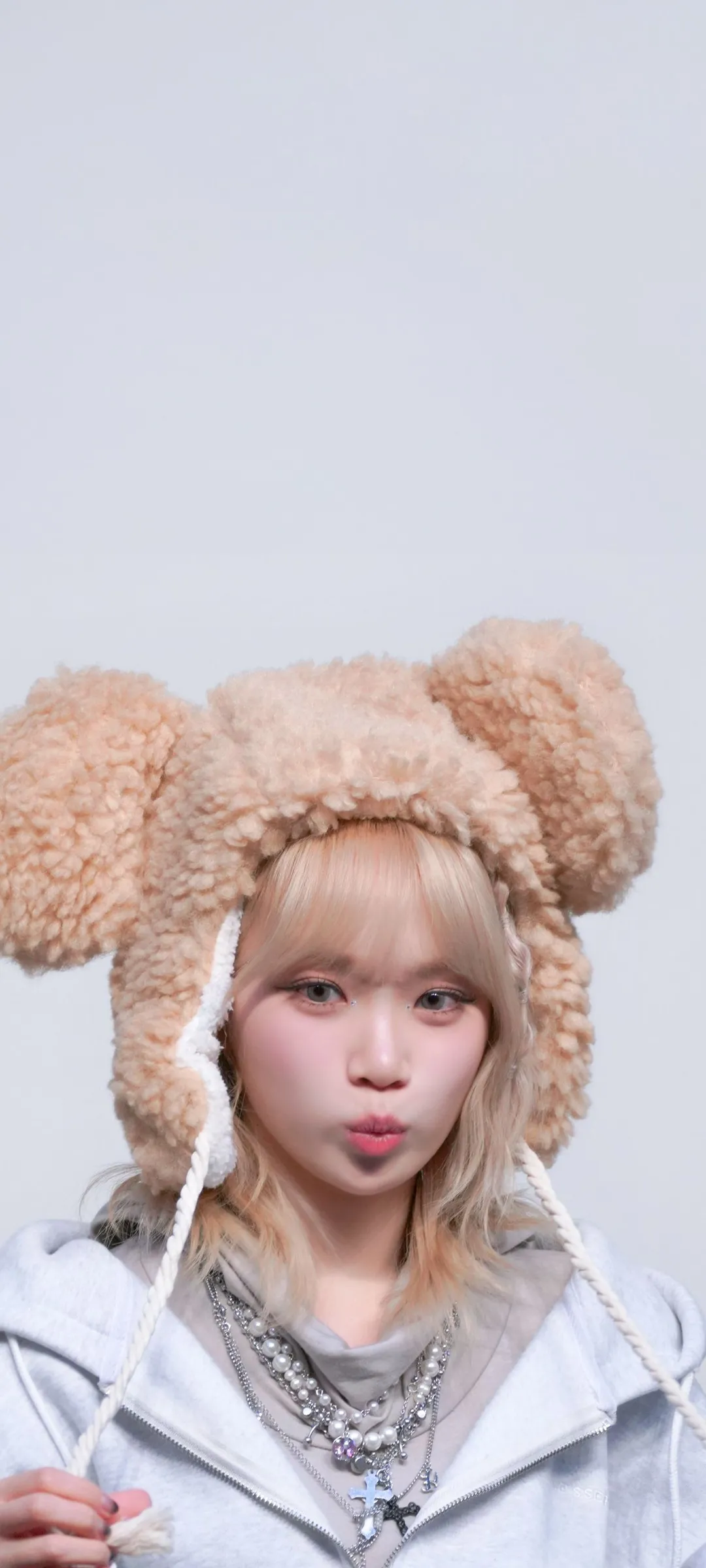 Kim Chae-won lock screen phone wallpaper 4K HD download — IZ*ONE, LE SSERAFIM